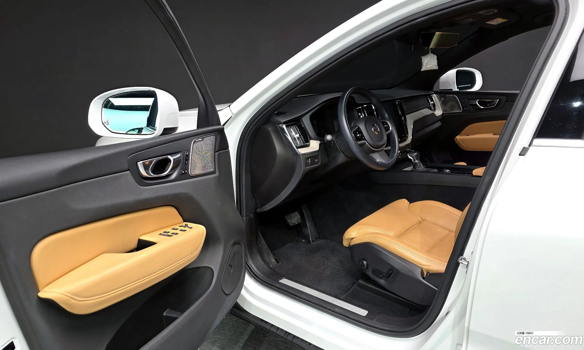 Volvo XC60 2020 YV1UZA22CL1584465 — 5