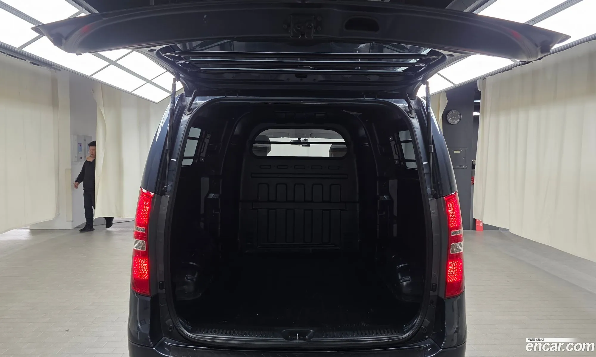 Hyundai Grand Starex 2018 — 13