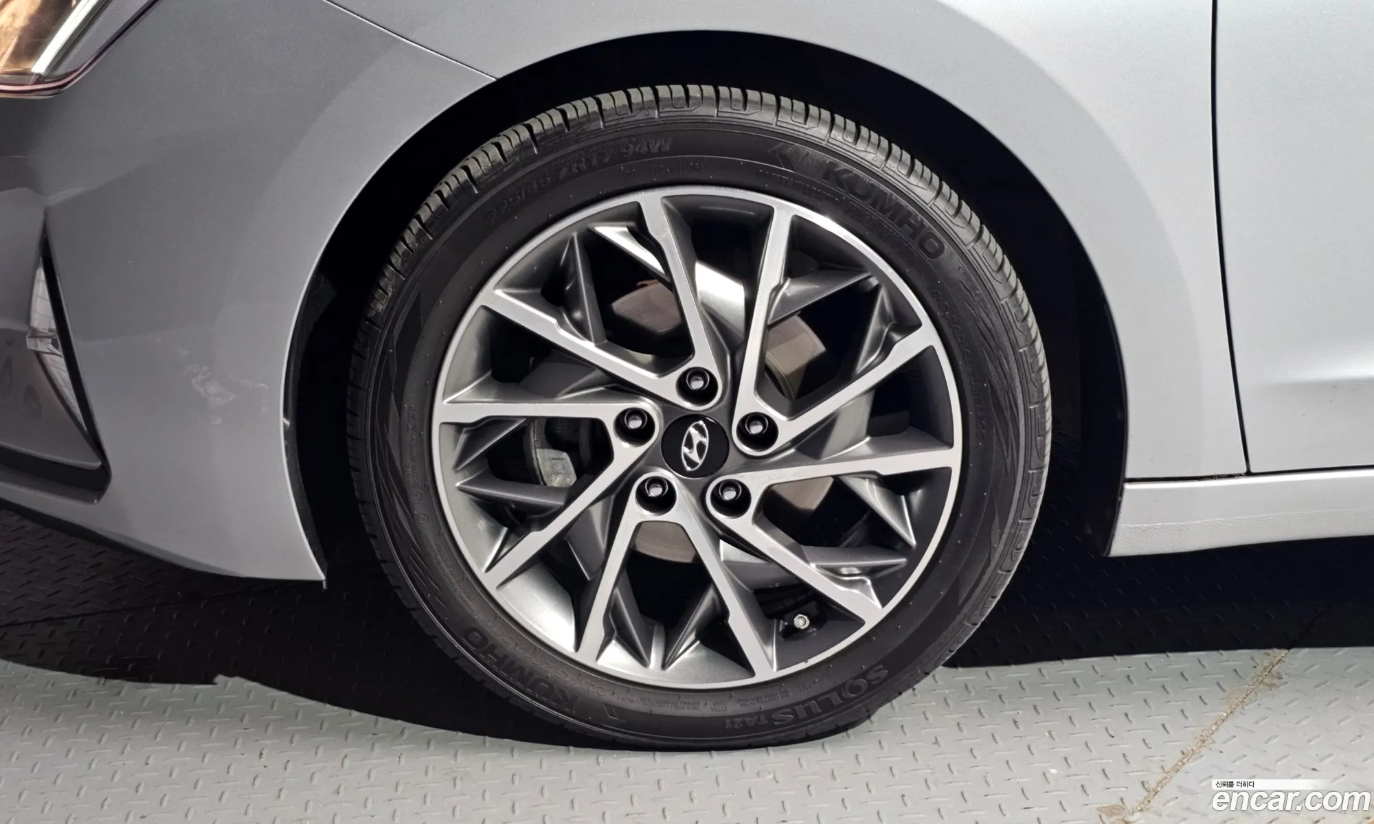 Hyundai Elantra AD 2020 — 15