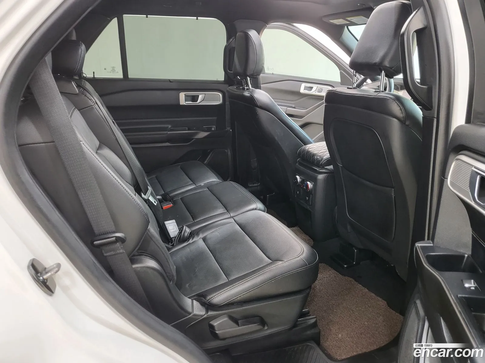Ford Explorer 6th Gen 2020 — 4
