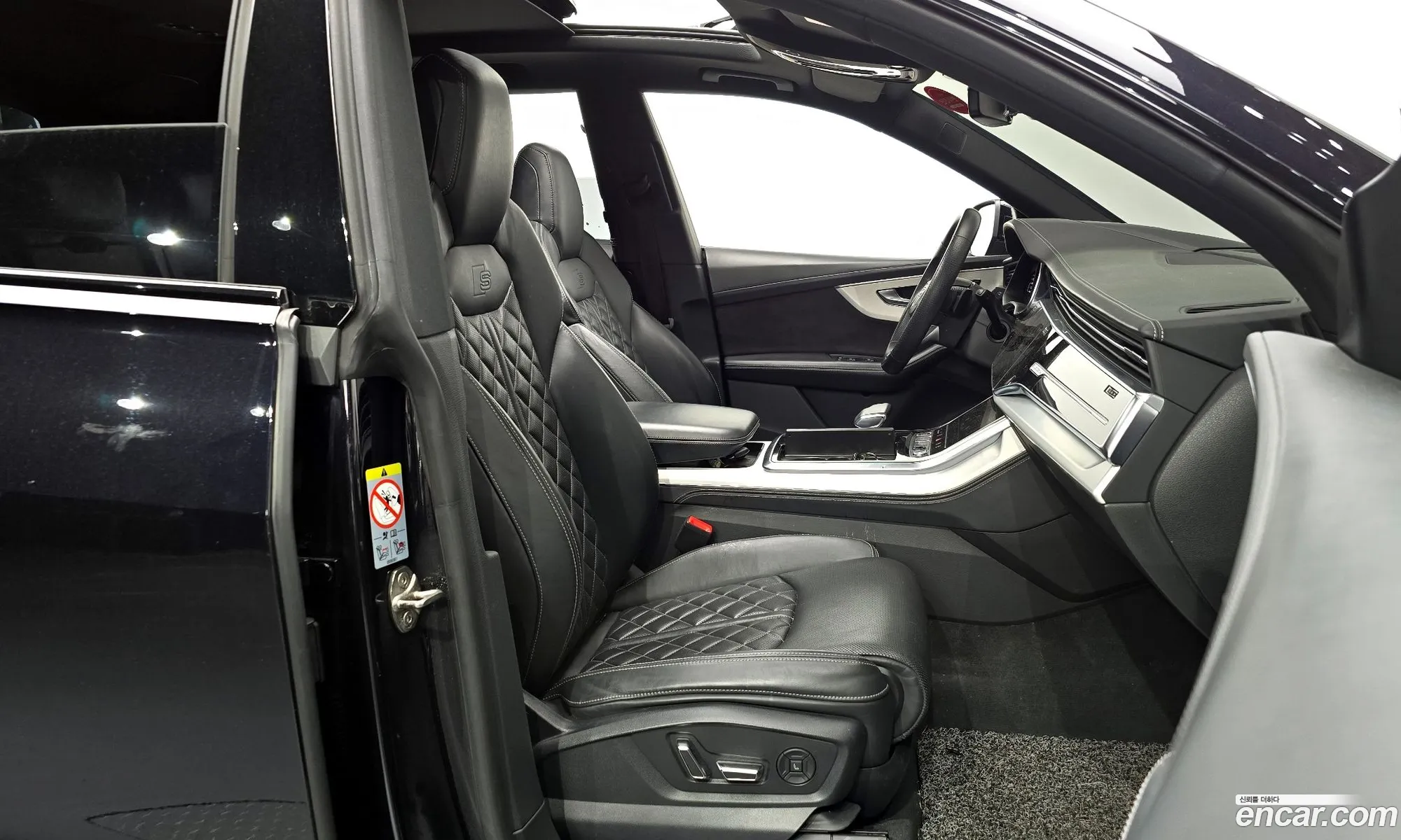 Audi Q8 2021 WAYZZZF17MD015897 — 17