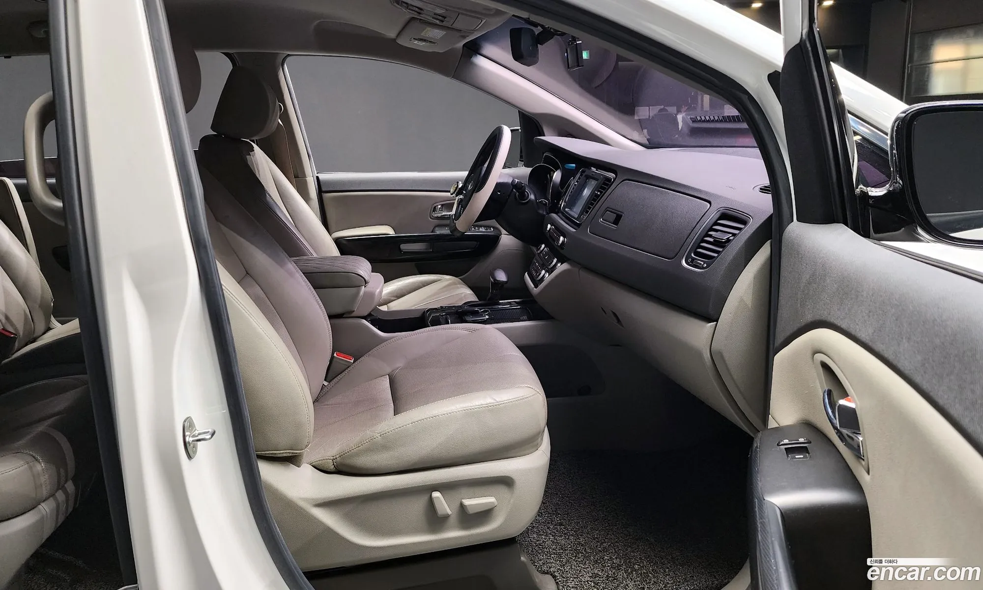Kia Carnival 2017 — 13