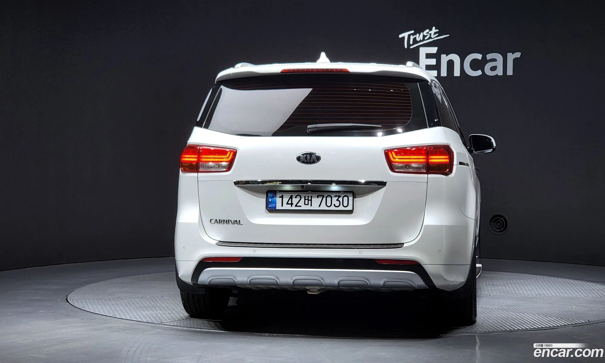 Kia Carnival 2017 — 2