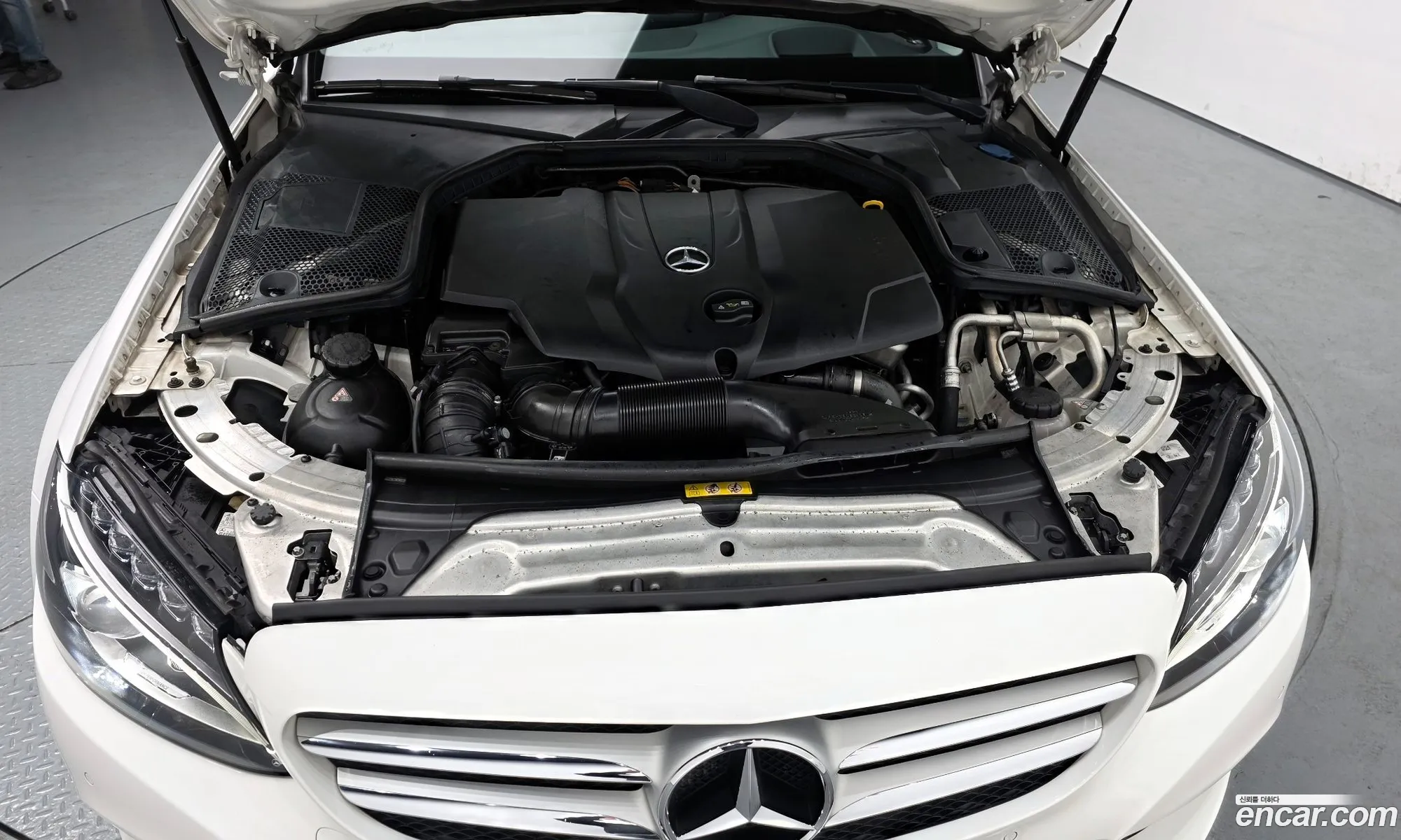 Mercedes-Benz C-Class W205 2016 WDDWH0FB8GF387809 — 19