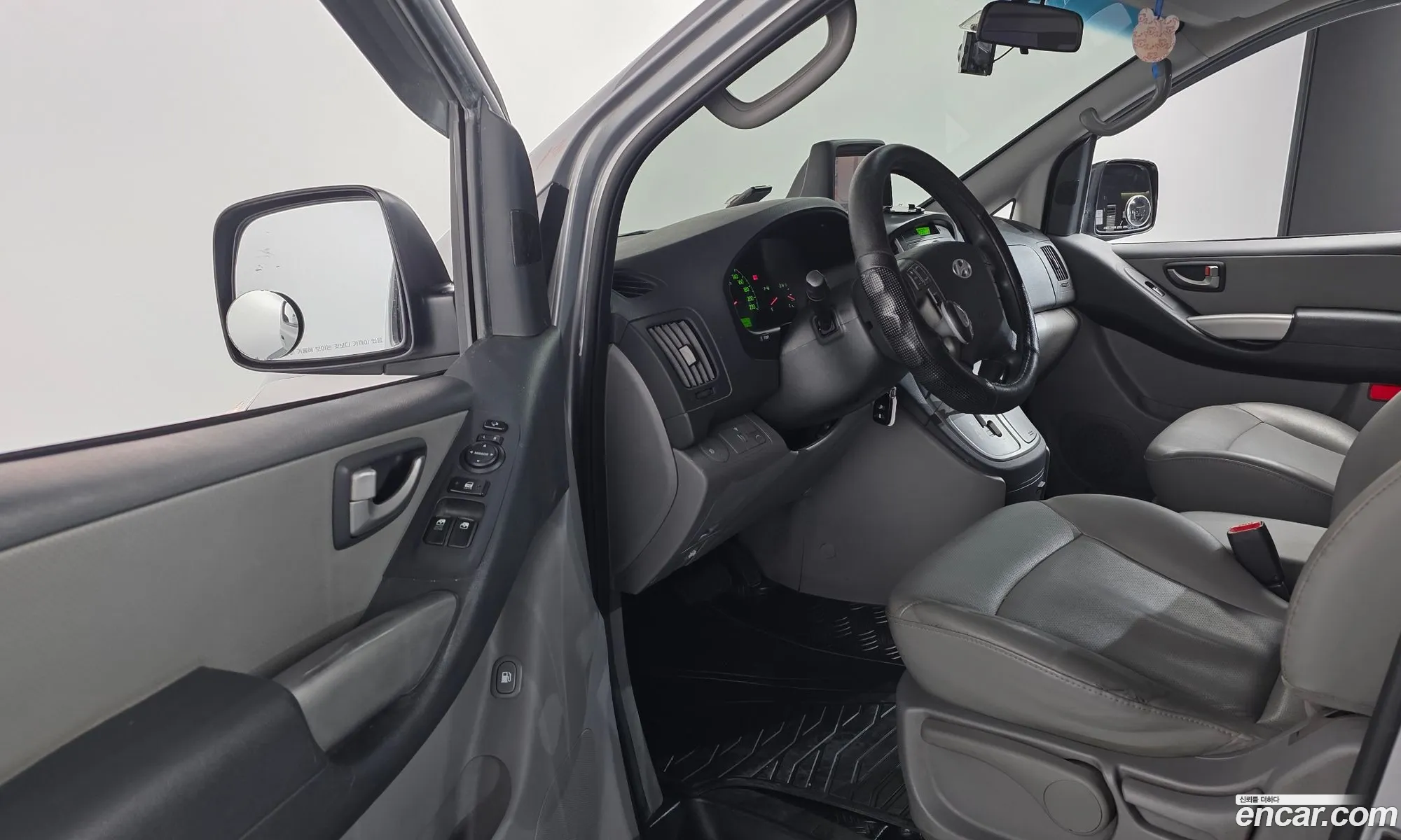 Hyundai Grand Starex 2013 — 20