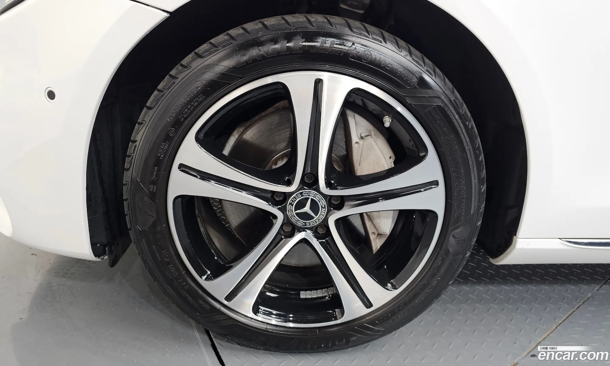 Mercedes-Benz E-Class W213 2017 — 14