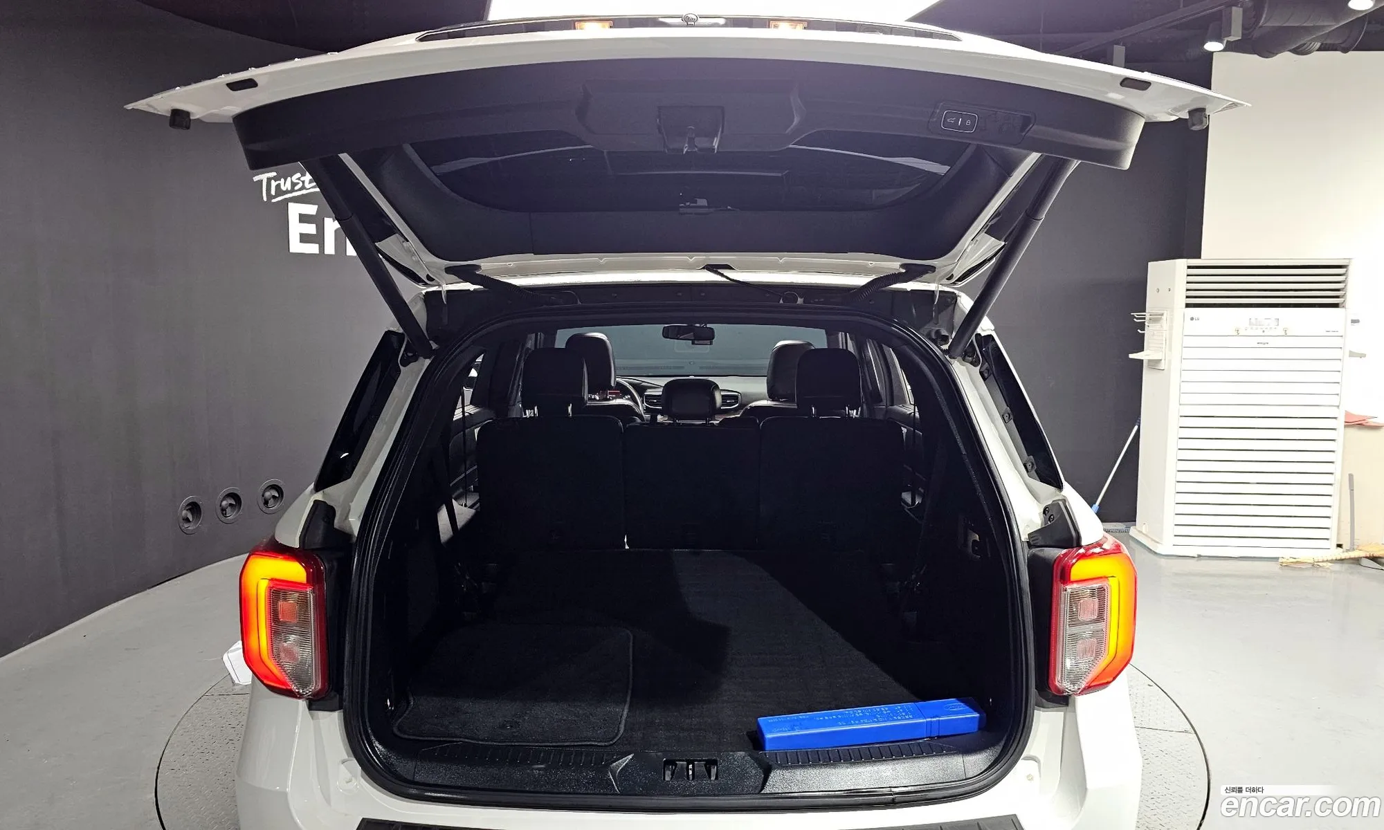 Ford Explorer 6th Gen 2020 1FMSK8FHXLGA73060 — 7