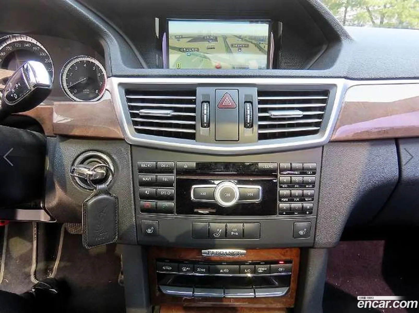 Mercedes-Benz E-Class W212 2012 — 17