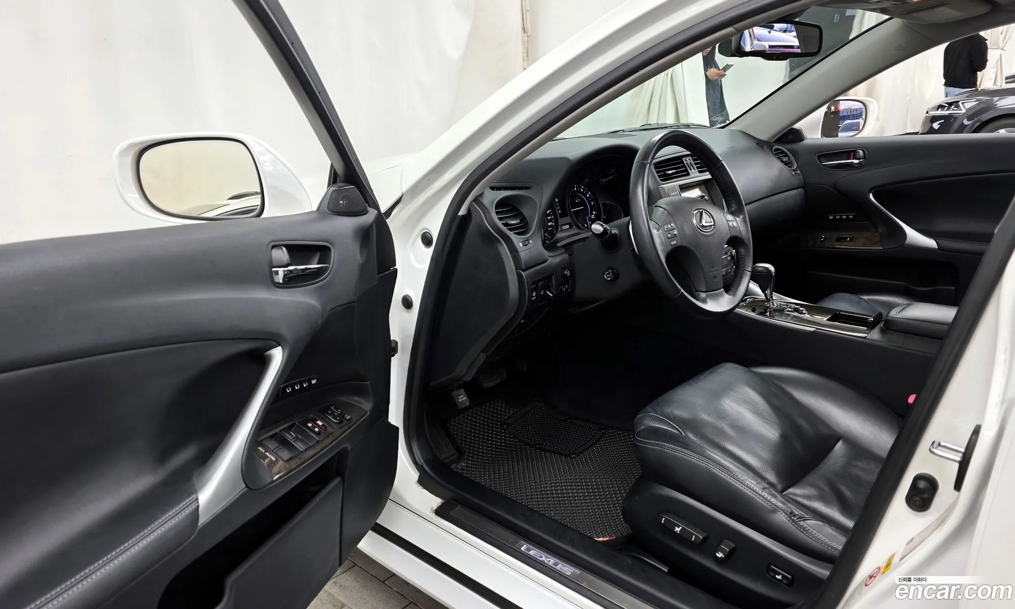 Lexus IS250 2010 — 12