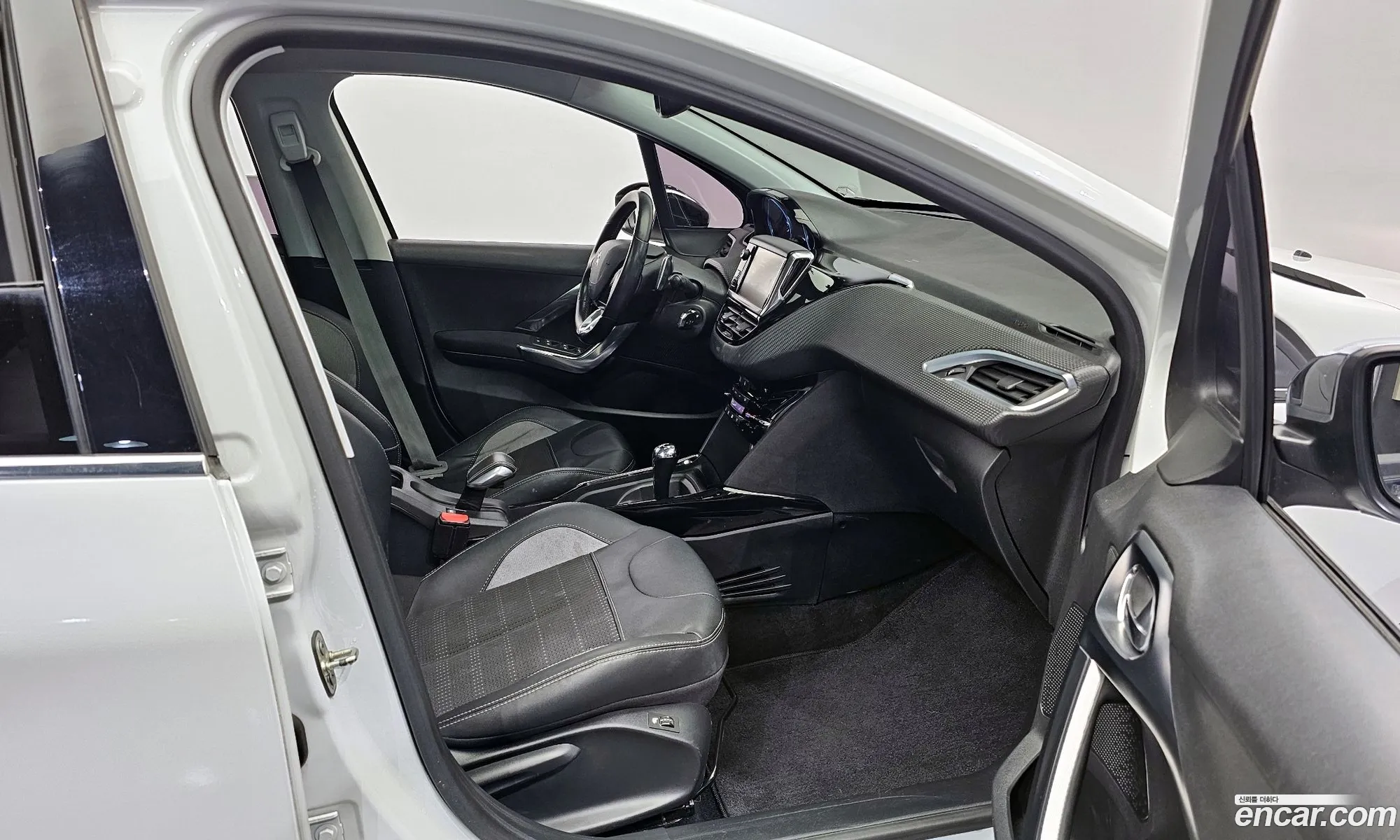 Peugeot 2008 2015 VF3CU9HP8FY028833 — 17