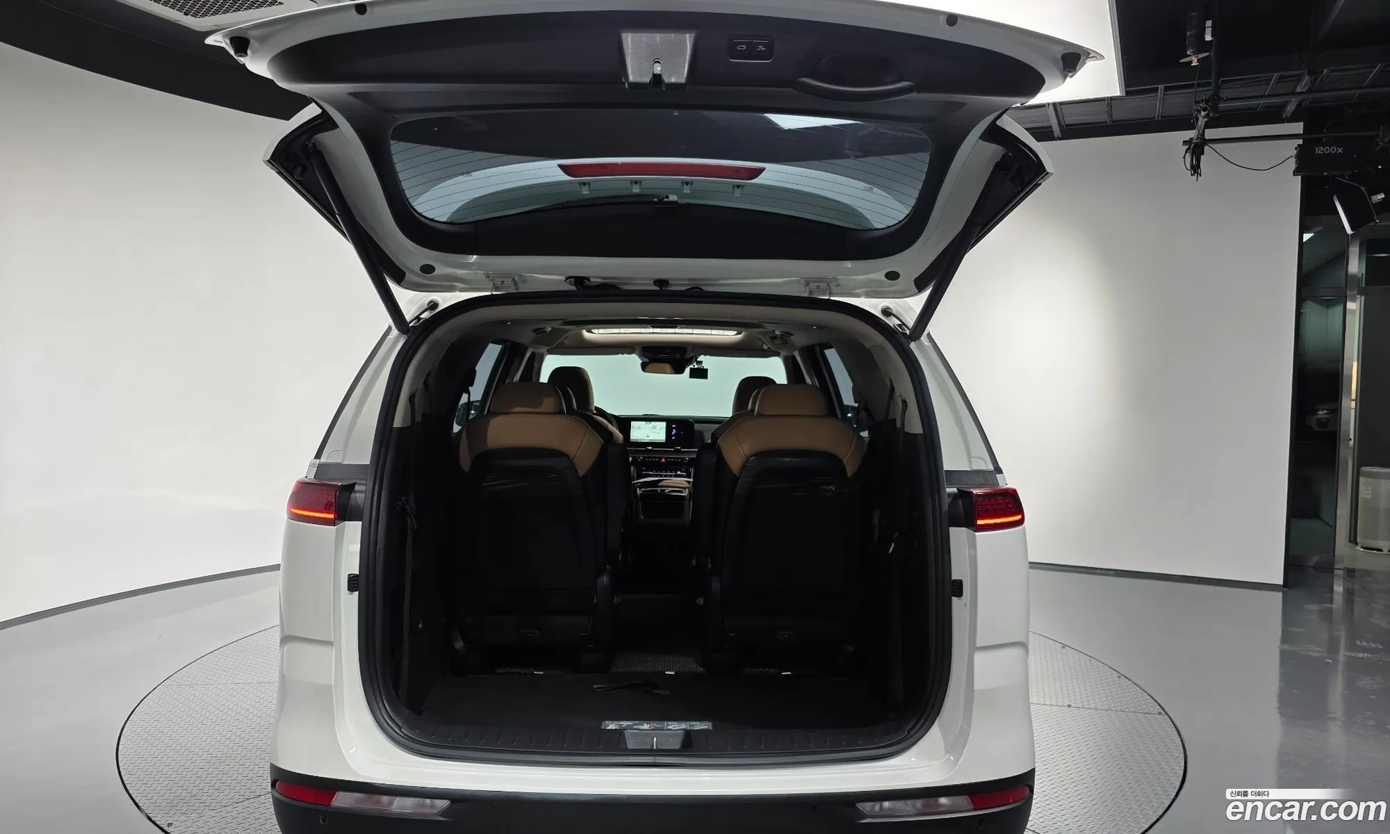 Kia Carnival 2022 — 9