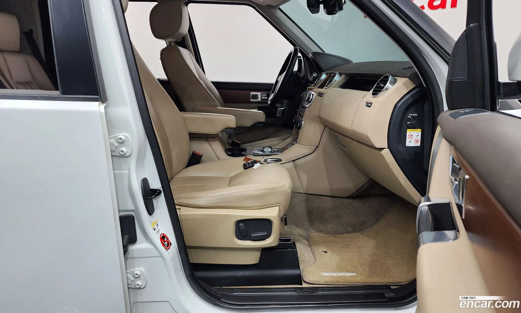 Land Rover Discovery 4 2016 SALLAAAG6GA797368 — 2