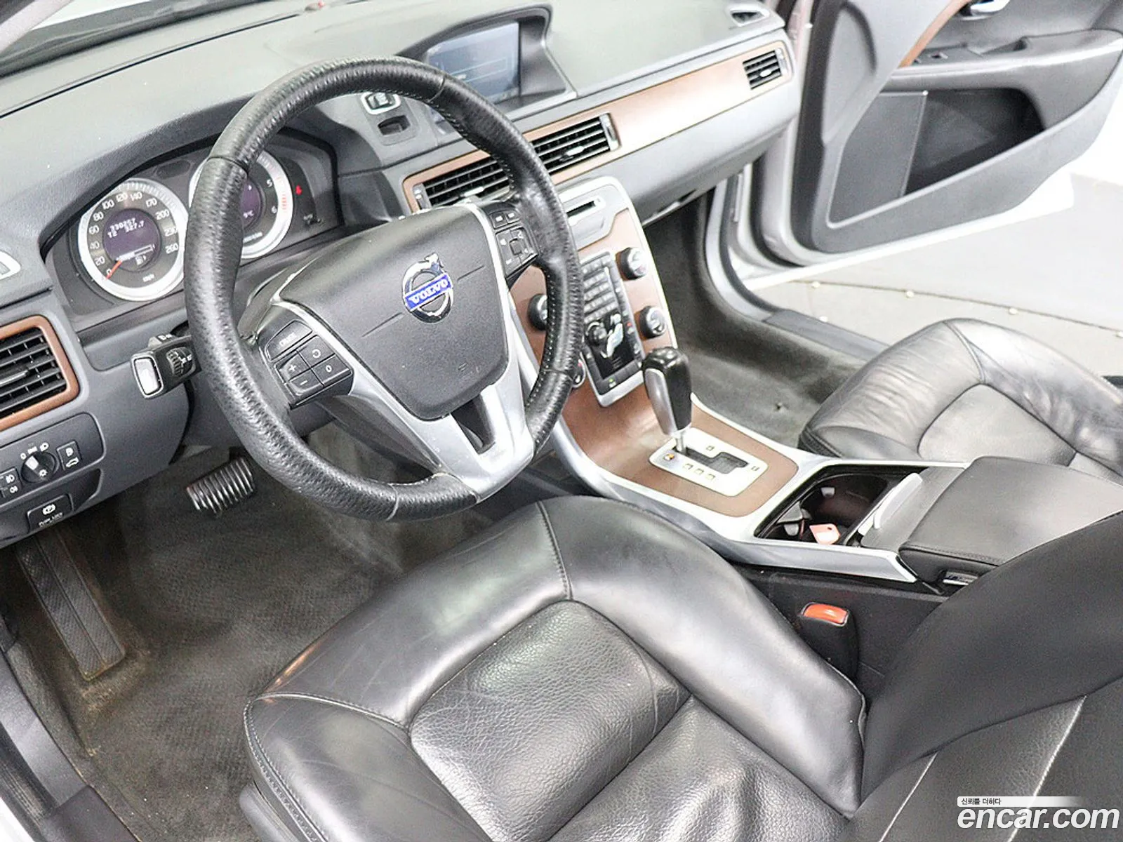 Volvo XC70 2012 — 17