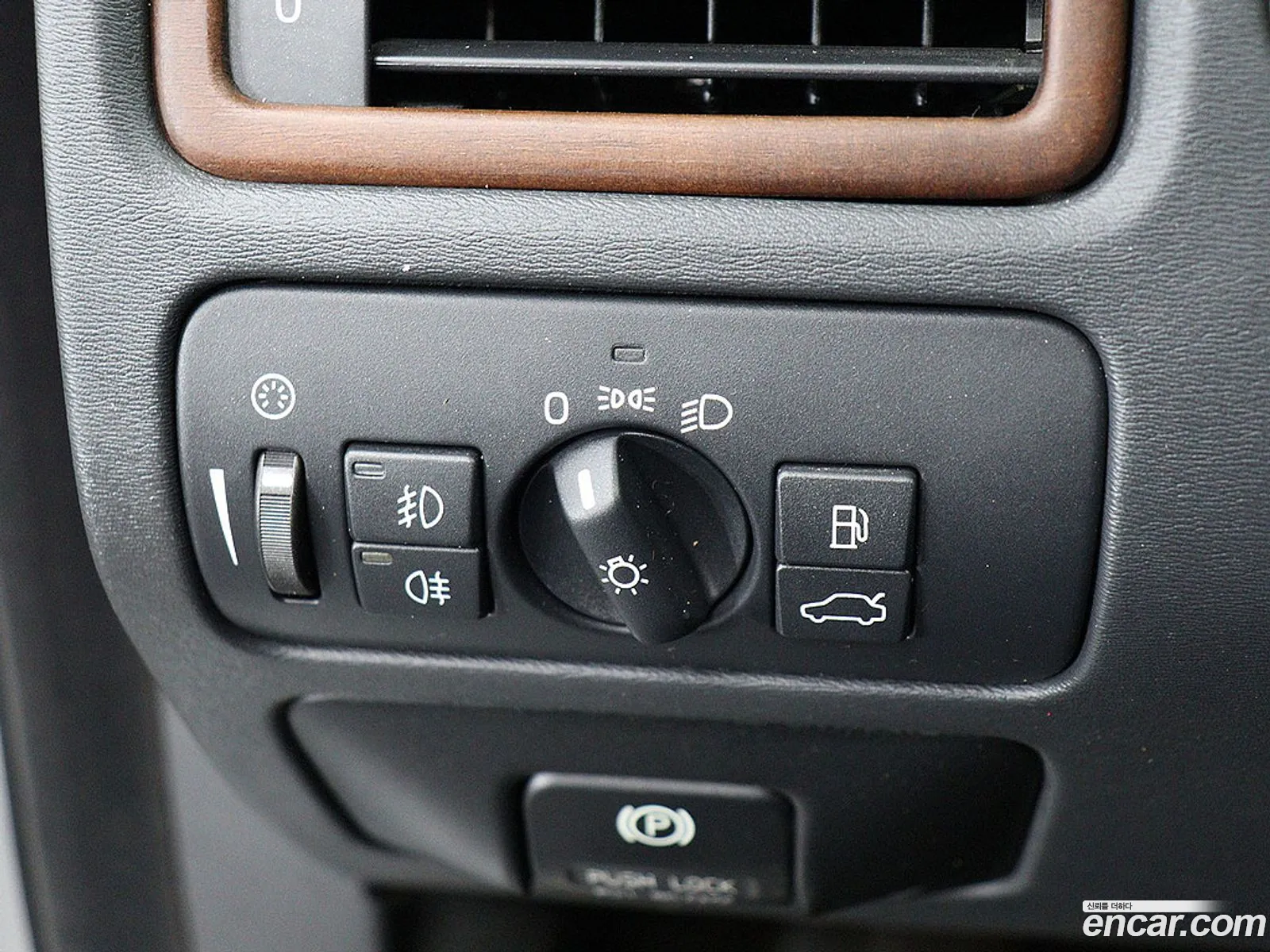 Volvo XC70 2012 — 3