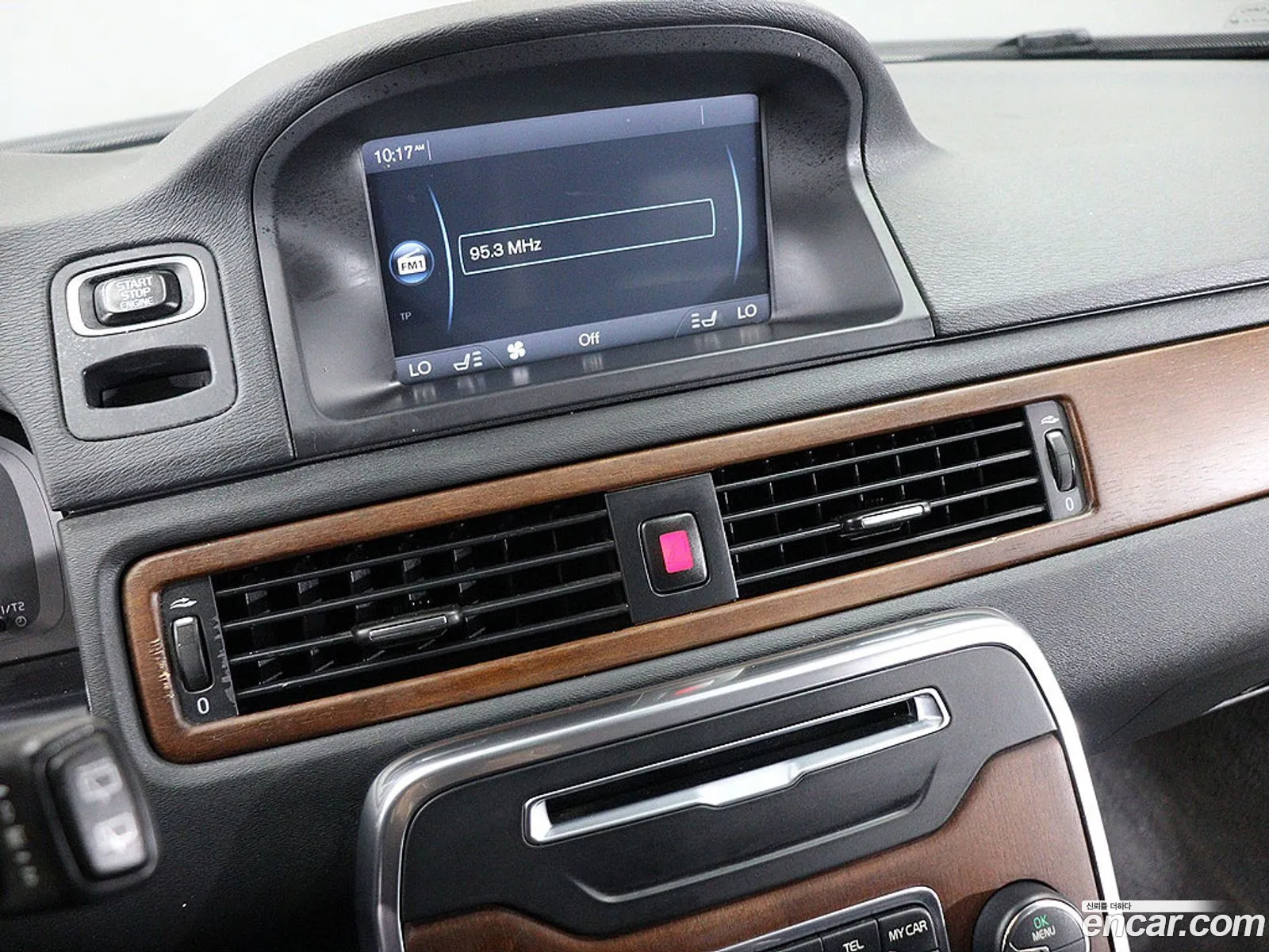 Volvo XC70 2012 — 16