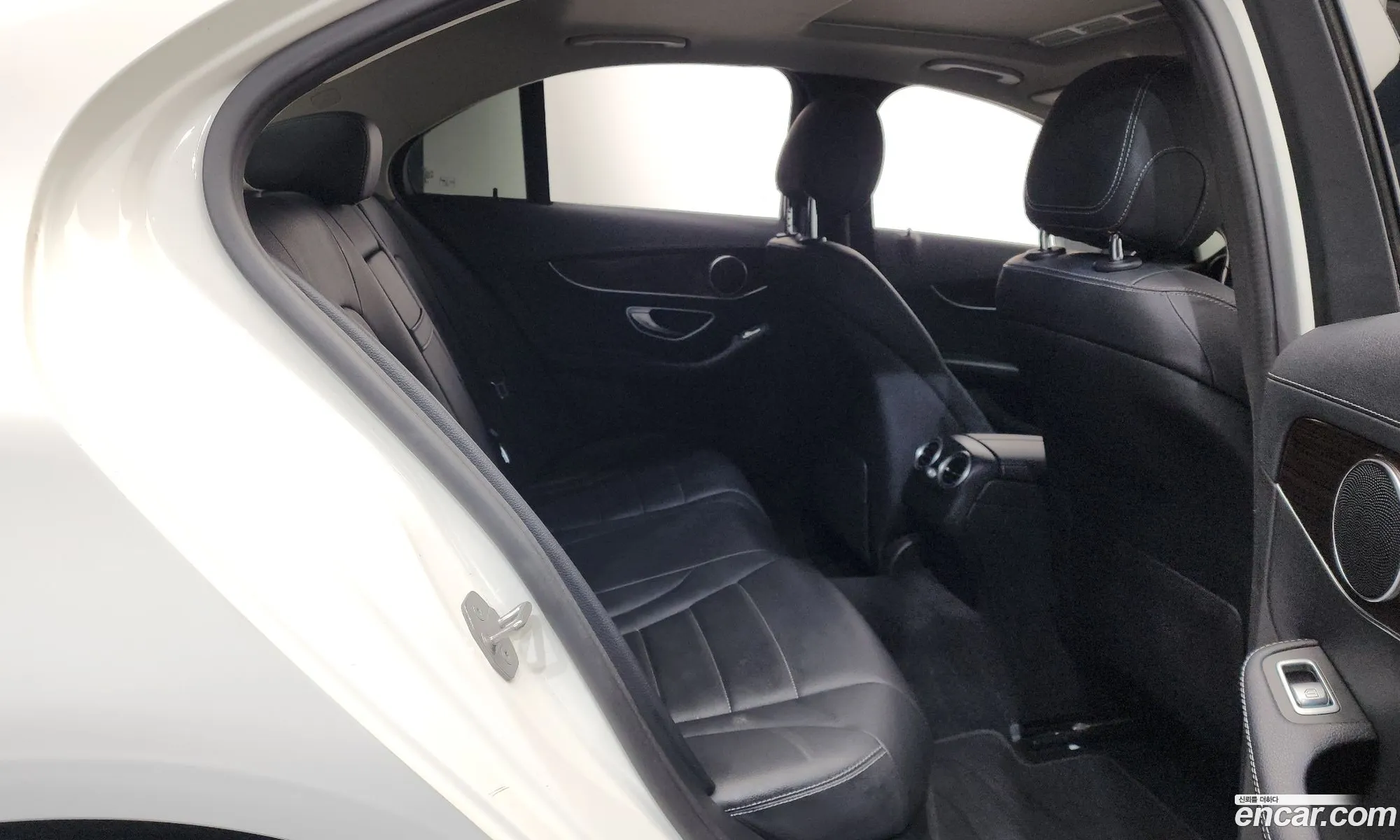Mercedes-Benz C-Class W205 2018 WDDWF4DB0JF720351 — 15