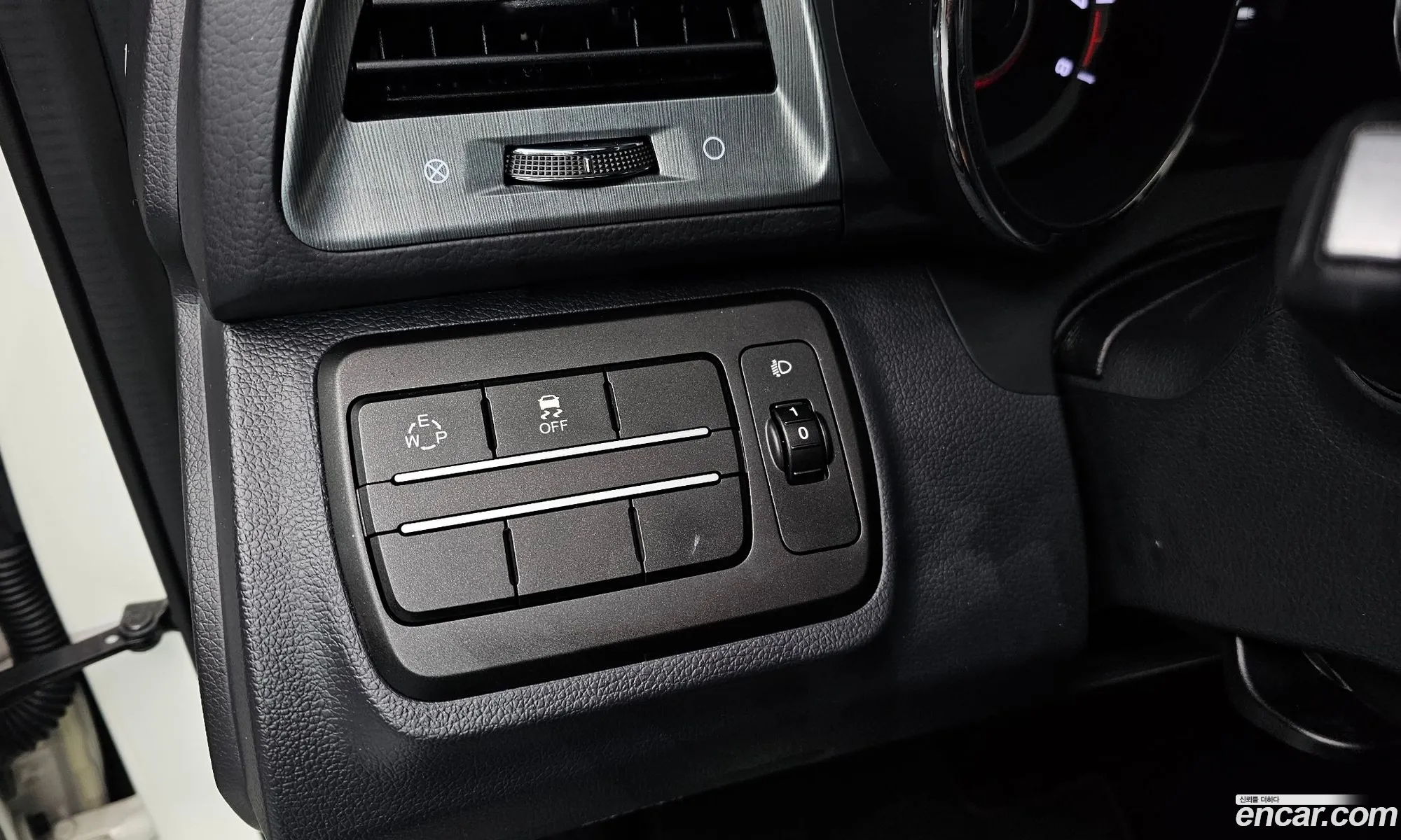 KG Mobility (SsangYong) Tivoli Armour 2018 — 16
