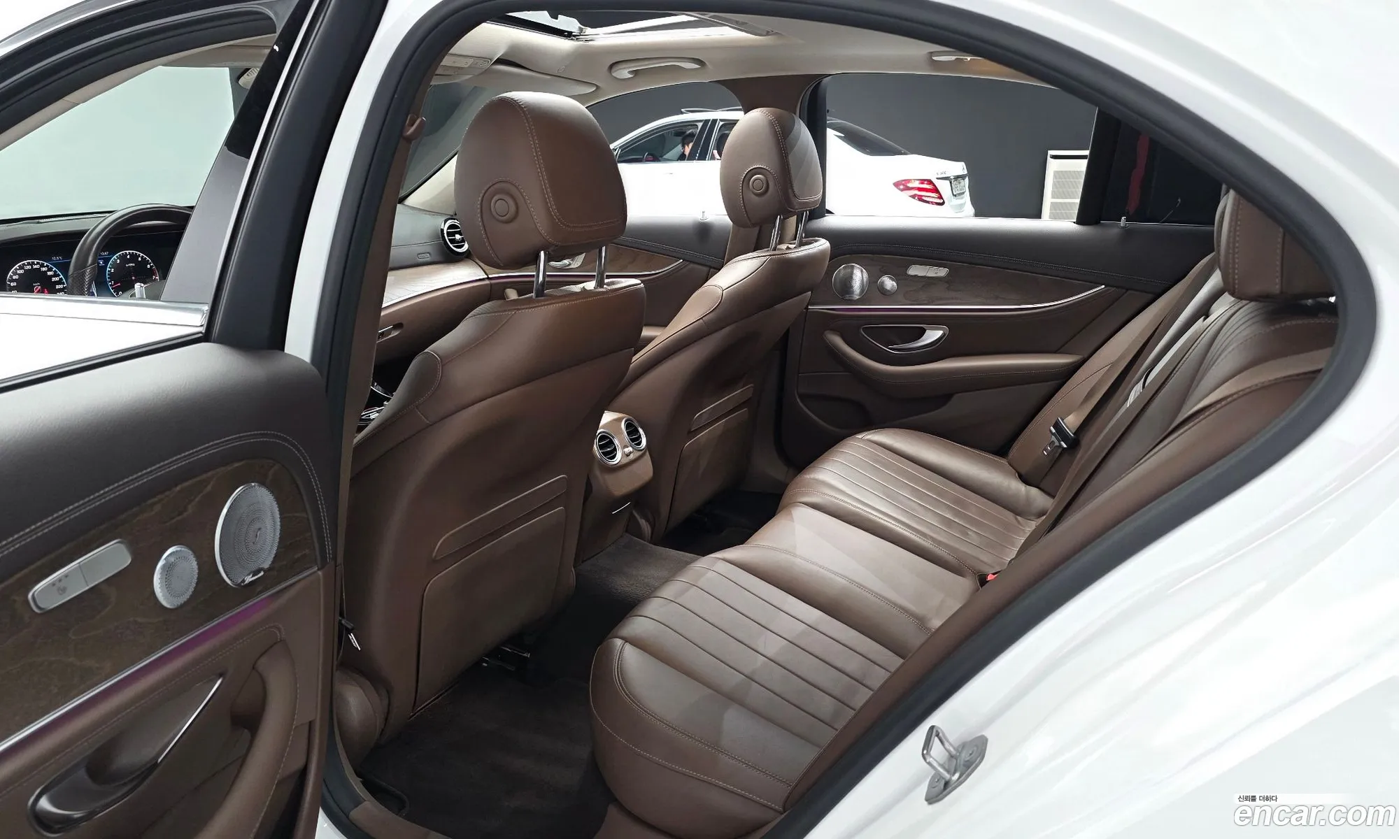 Mercedes-Benz E-Class W213 2017 WDDZF4KB3JA338814 — 4
