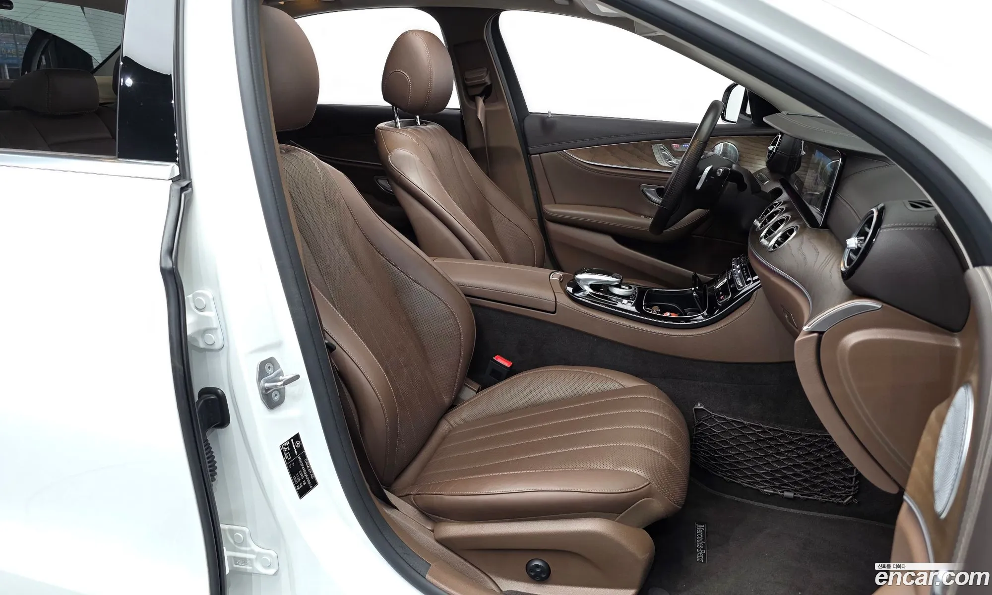 Mercedes-Benz E-Class W213 2017 WDDZF4KB3JA338814 — 3