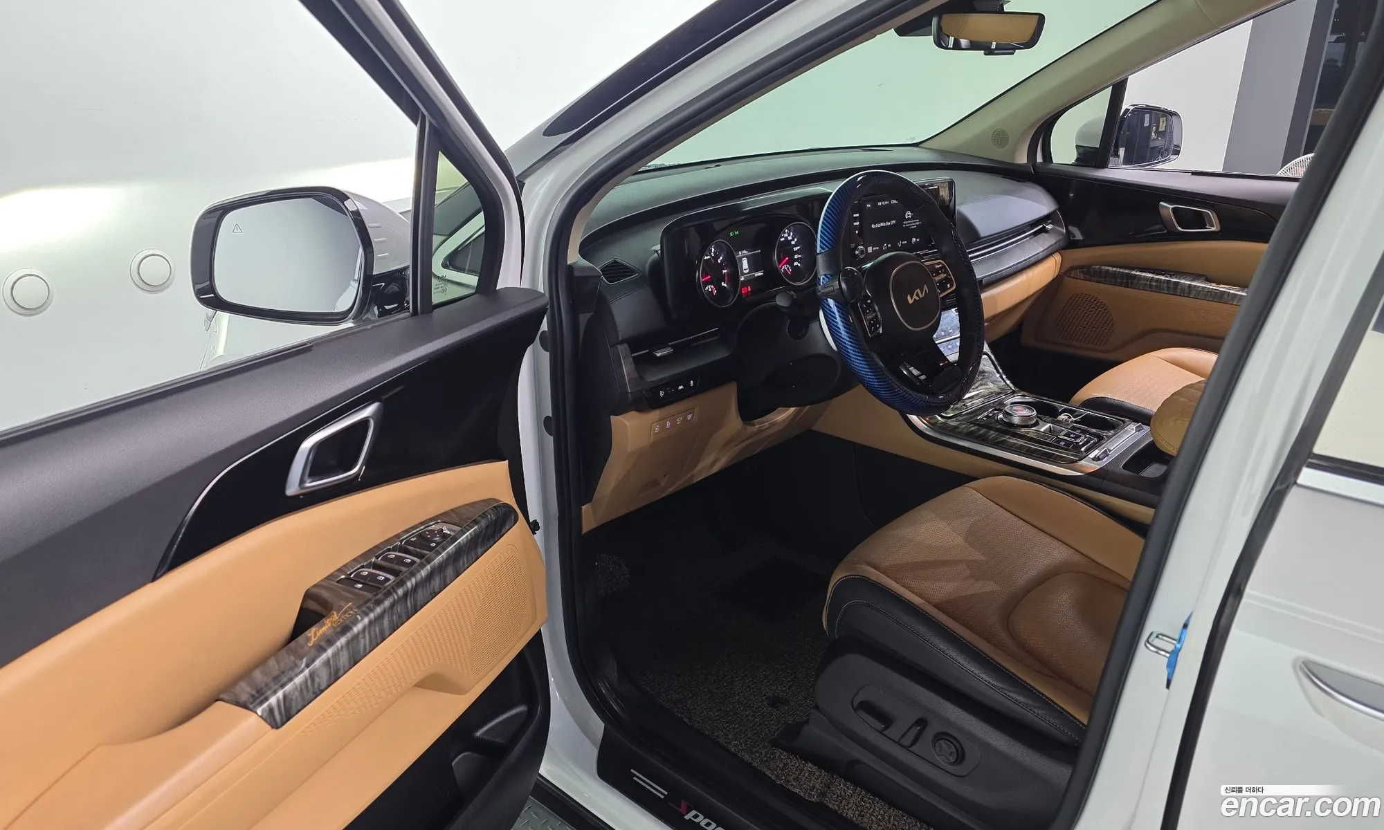 Kia Carnival 2023 KNANC813BPS392871 — 18