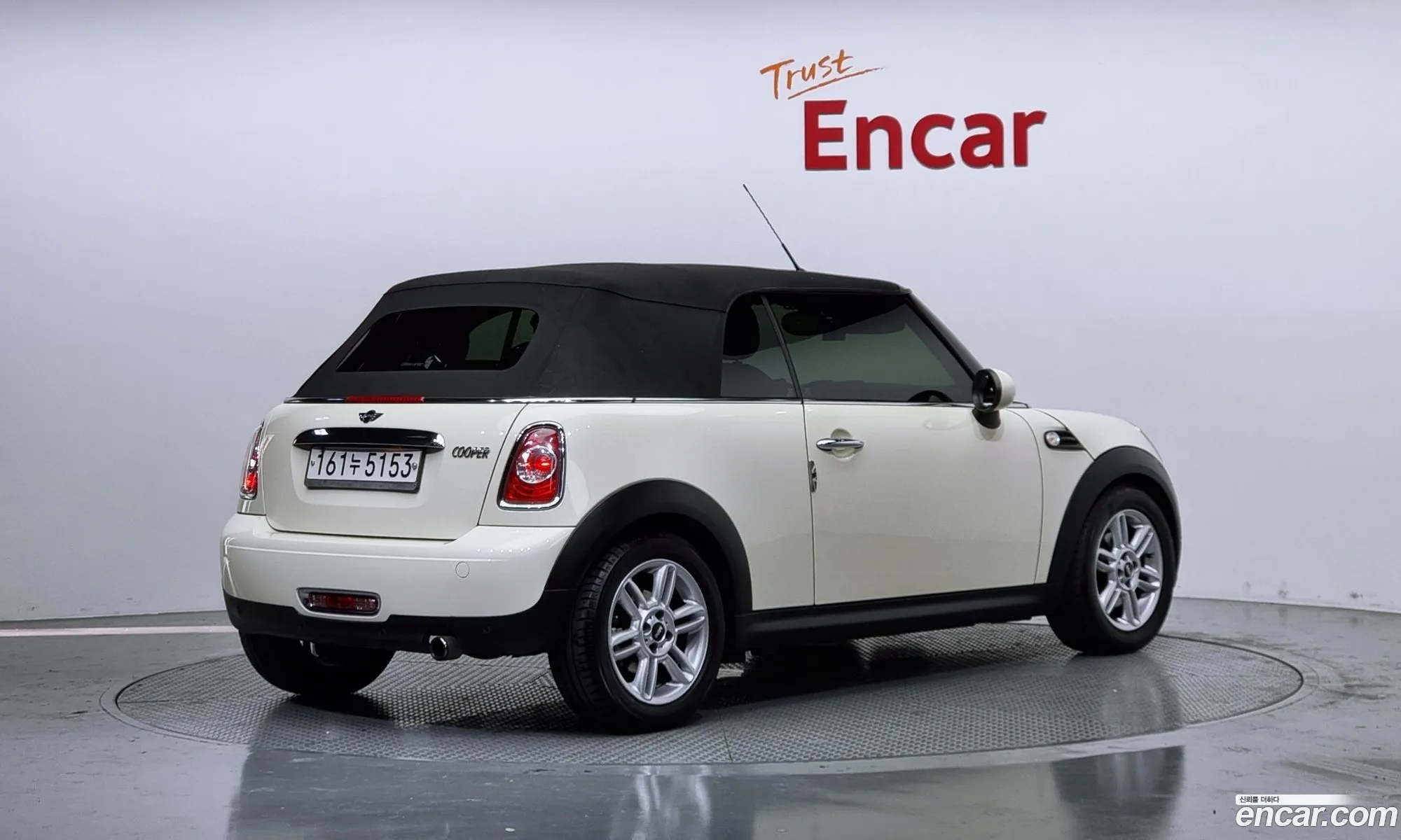 Mini Cooper Convertible 2014 WMWZN3108ET656572 — 3