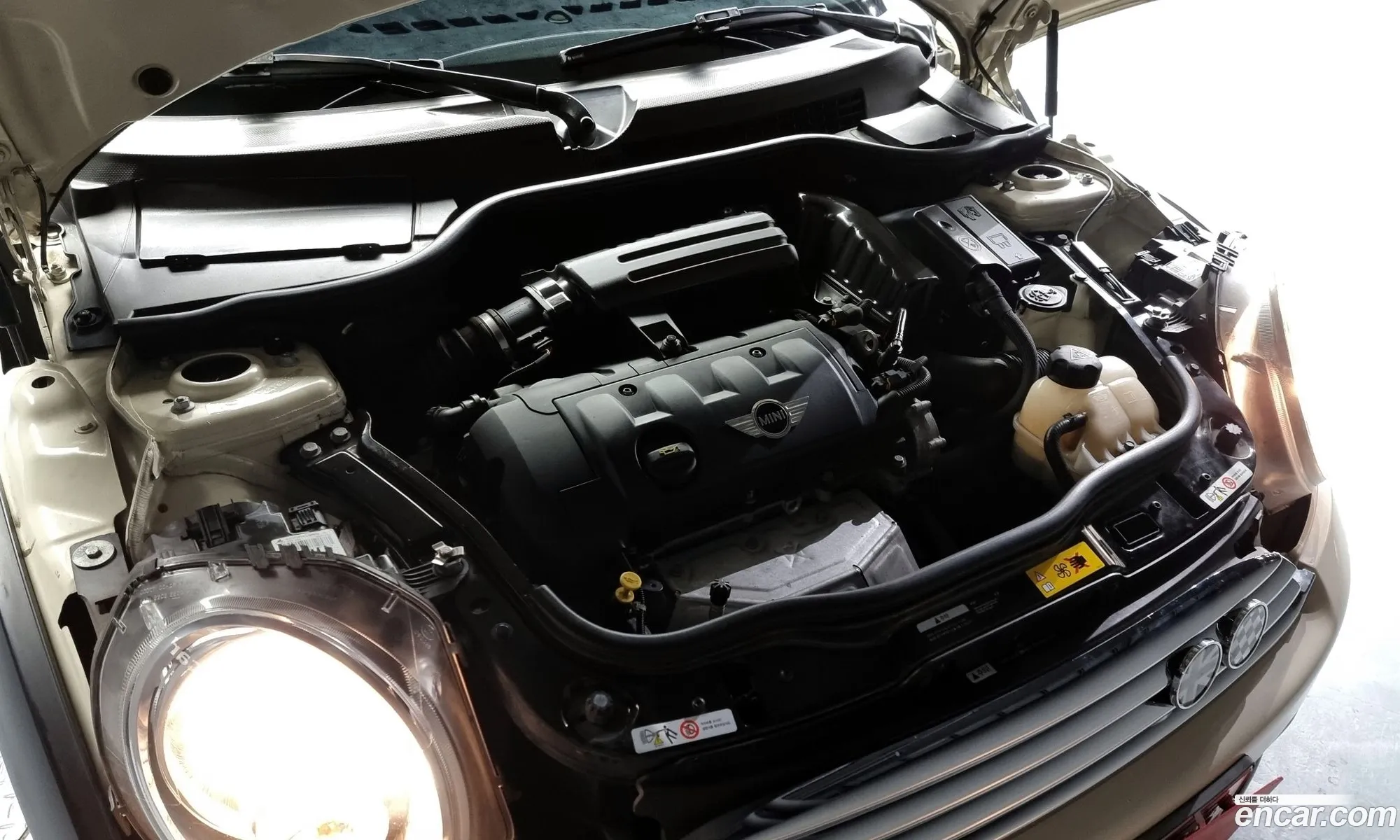 Mini Cooper Convertible 2014 WMWZN3108ET656572 — 5
