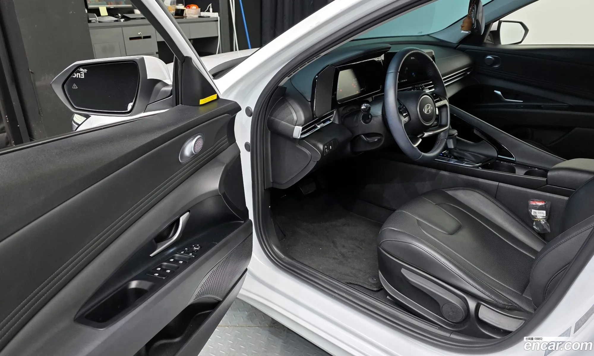 Hyundai Elantra 2025 — 15