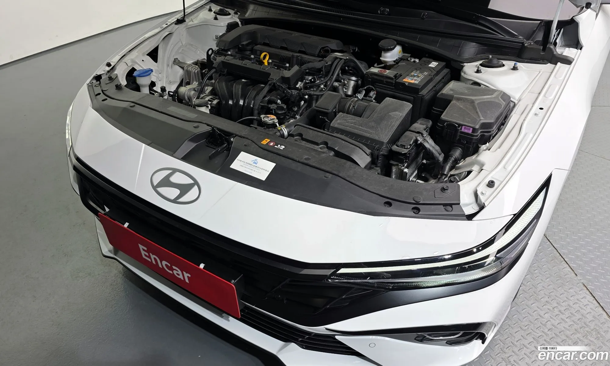 Hyundai Elantra 2025 — 7