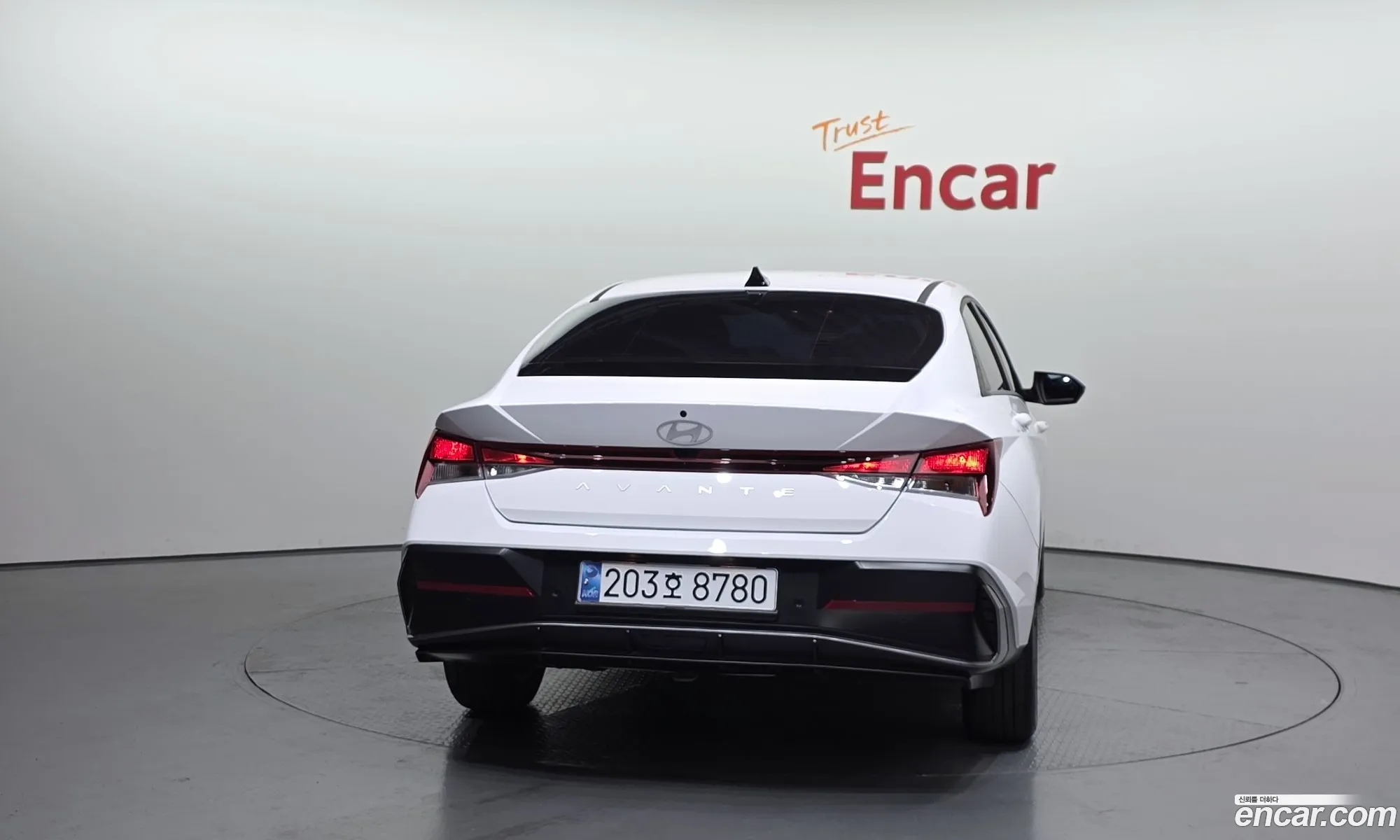 Hyundai Elantra 2025 — 8