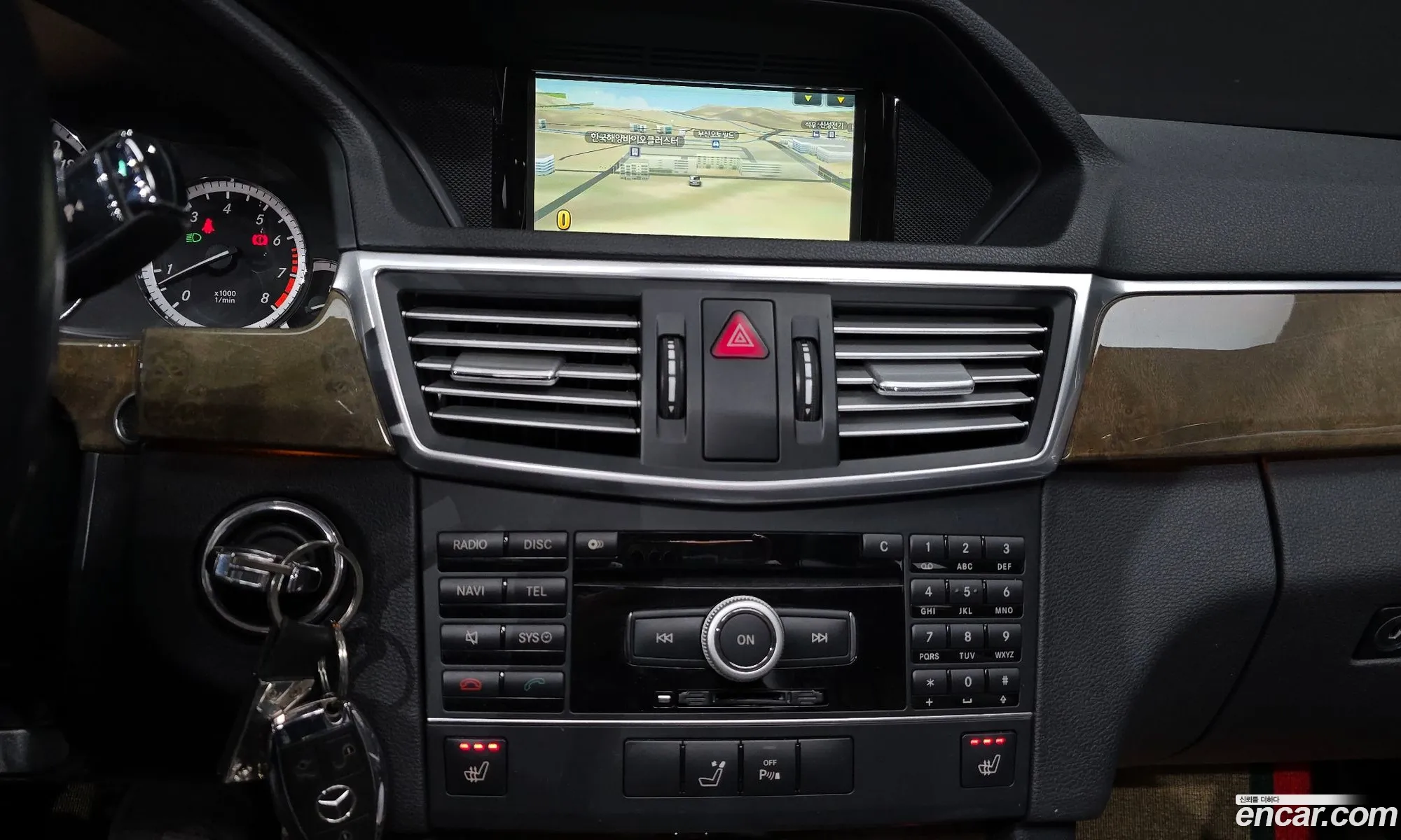 Mercedes-Benz E-Class W212 2011 WDDHF5DB2BA441125 — 14