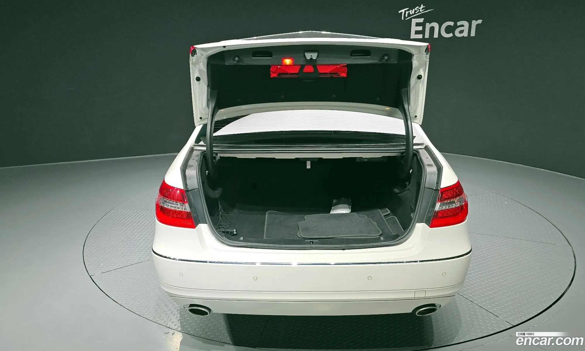 Mercedes-Benz E-Class W212 2011 WDDHF5DB2BA441125 — 4