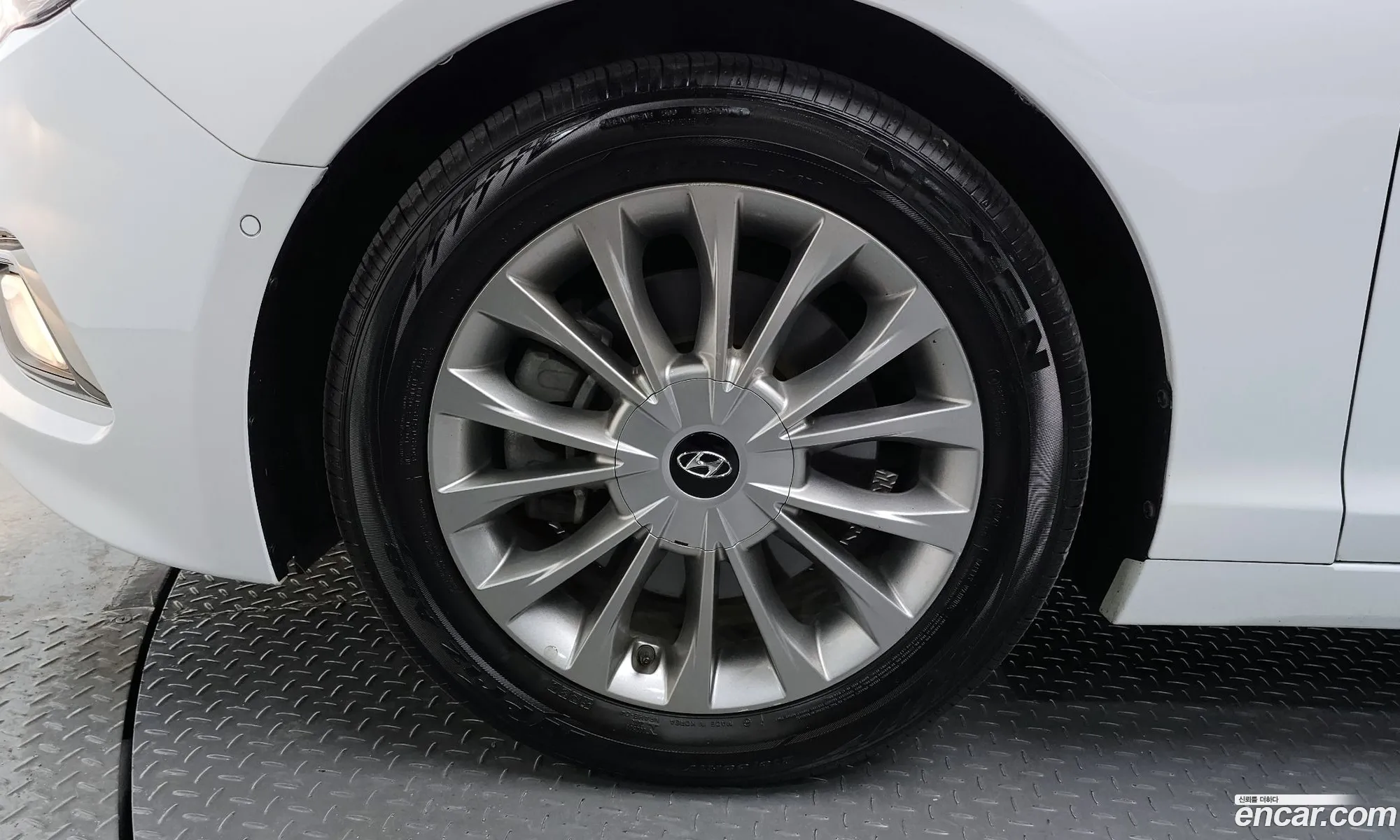 Hyundai LF Sonata 2014 — 14