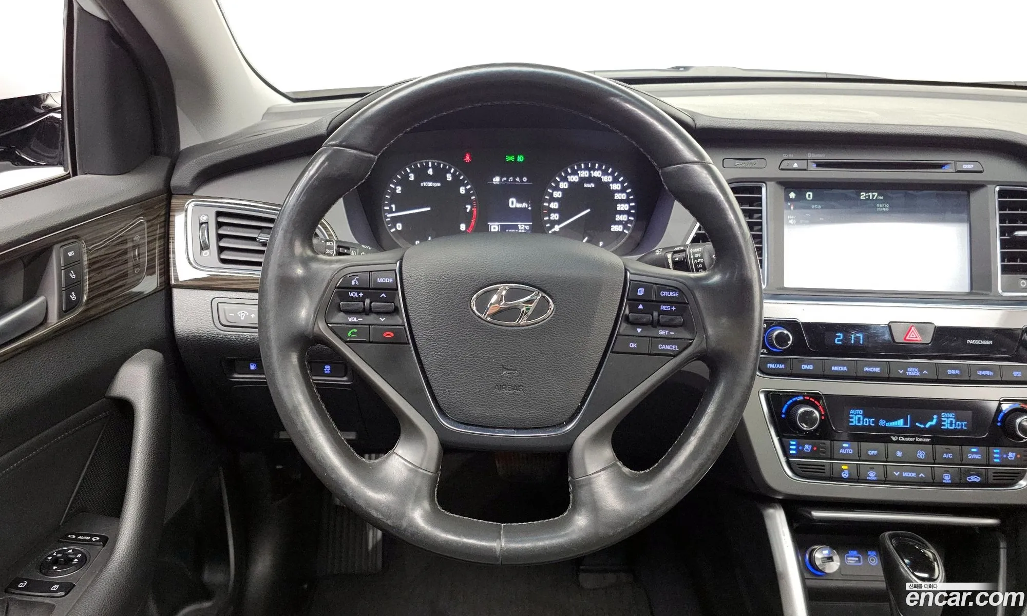 Hyundai LF Sonata 2014 — 12