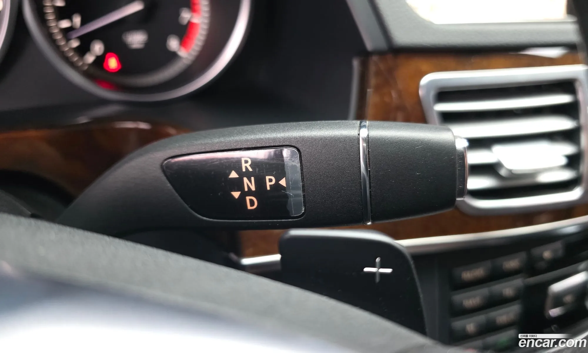 Mercedes-Benz E-Class W212 2014 WDDHF5FB6EA960695 — 17
