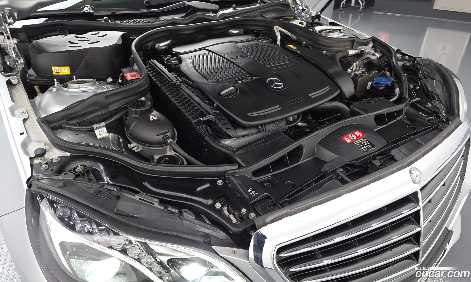 Mercedes-Benz E-Class W212 2014 WDDHF5FB6EA960695 — 5
