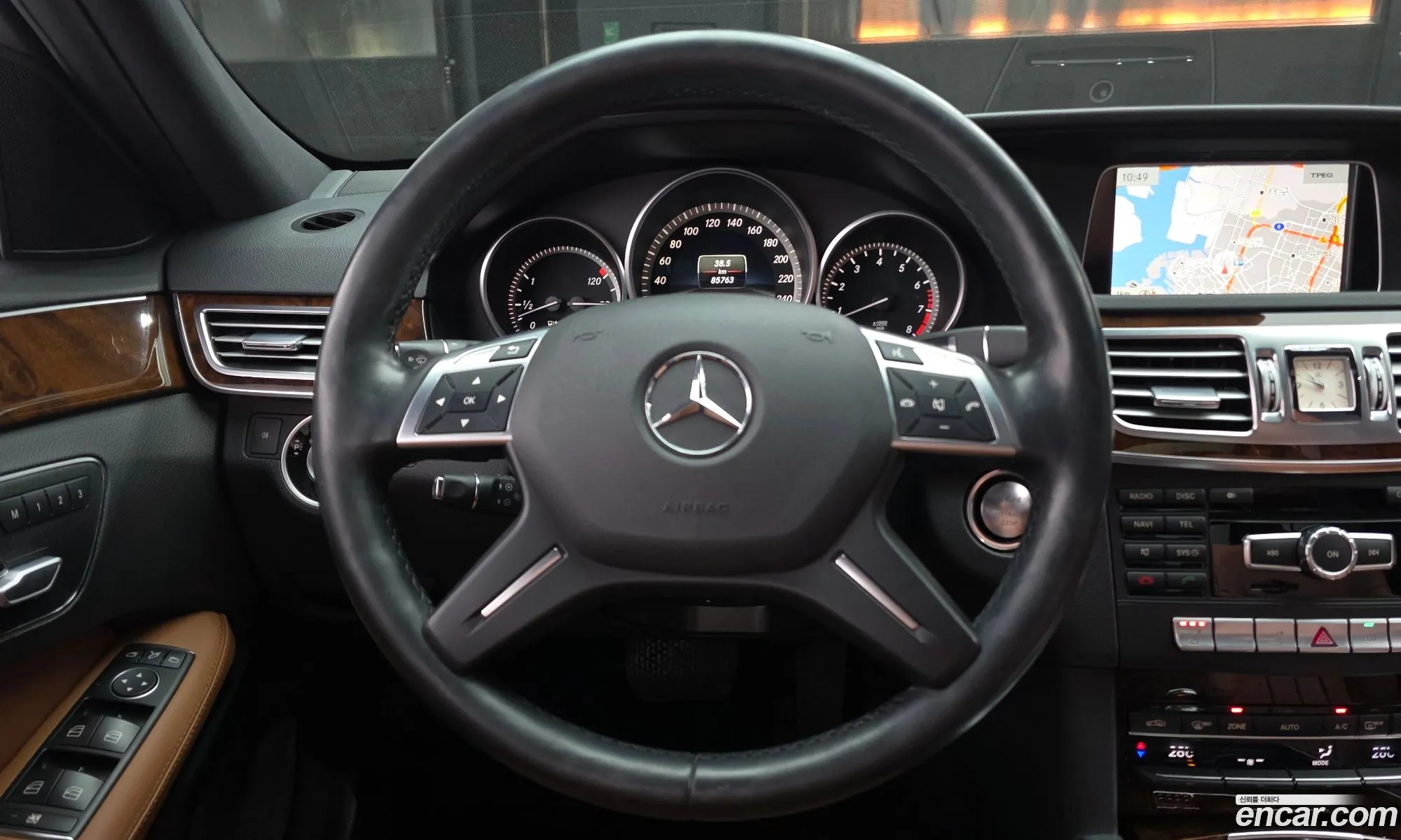 Mercedes-Benz E-Class W212 2014 WDDHF5FB6EA960695 — 7