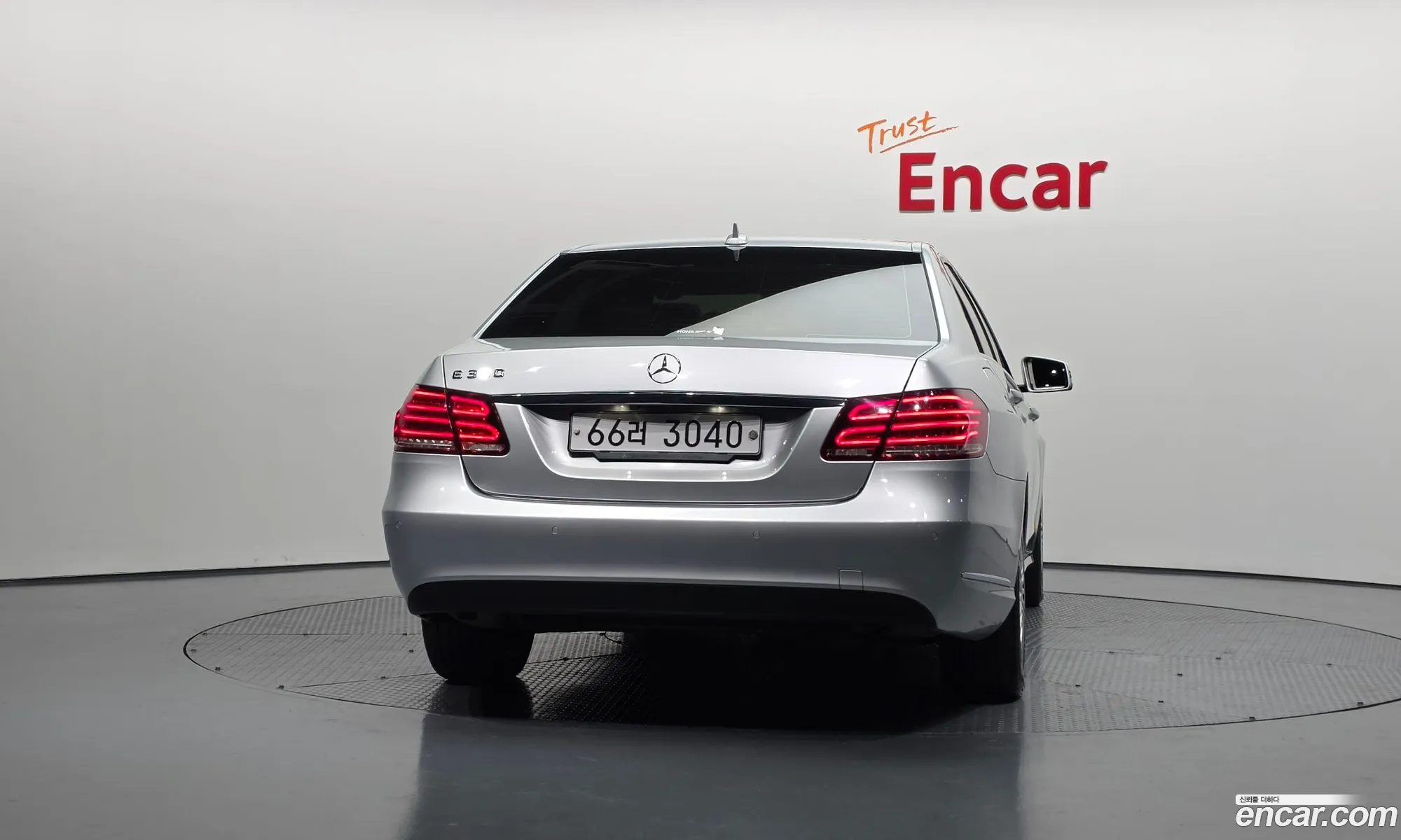 Mercedes-Benz E-Class W212 2014 WDDHF5FB6EA960695 — 10