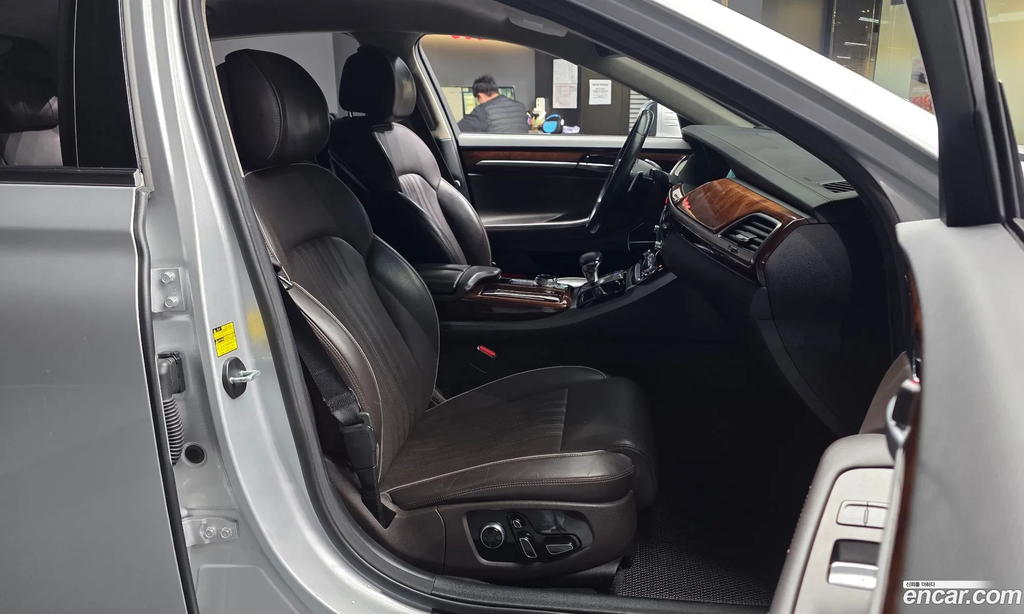 Genesis EQ900 2015 — 18