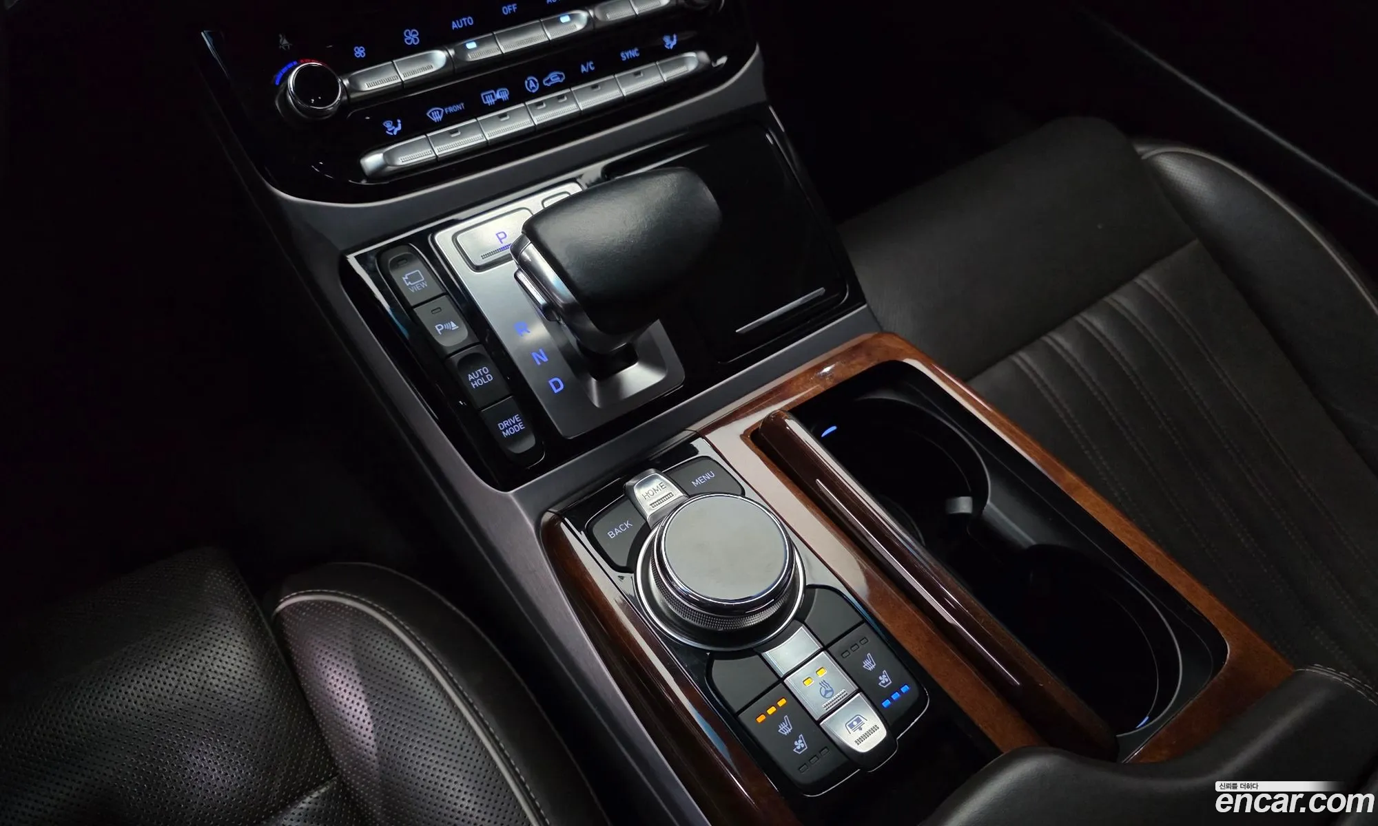 Genesis EQ900 2015 — 2