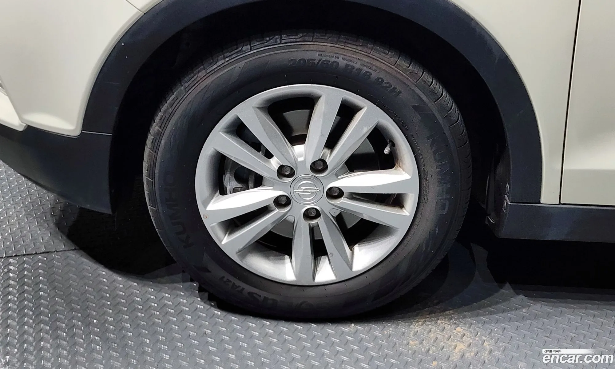KG Mobility (SsangYong) Tivoli 2015 — 4