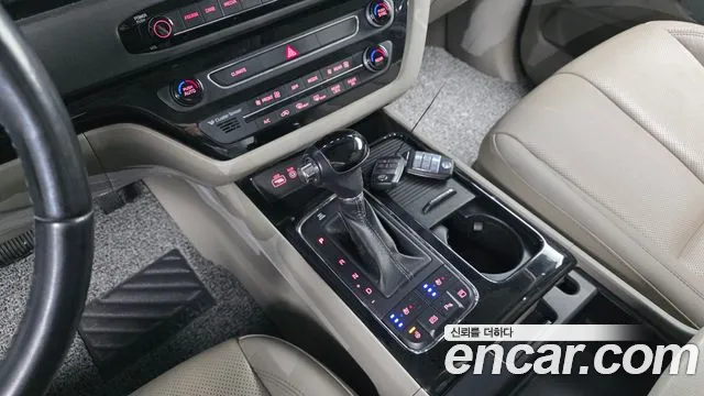Kia Carnival 2015 — 8