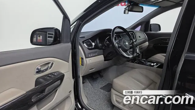 Kia Carnival 2015 — 11