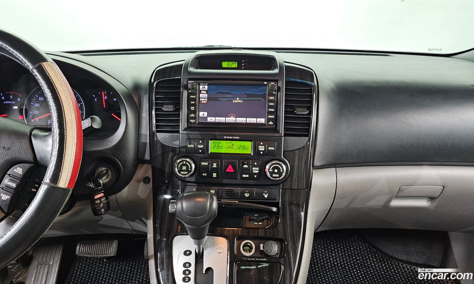 Kia Carnival R 2014 — 18