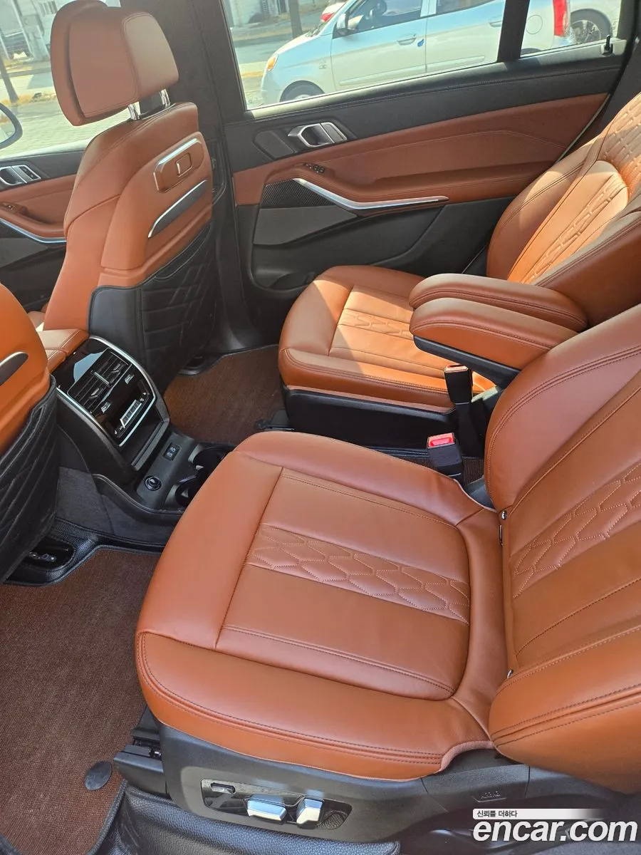 BMW X7 2025 — 7
