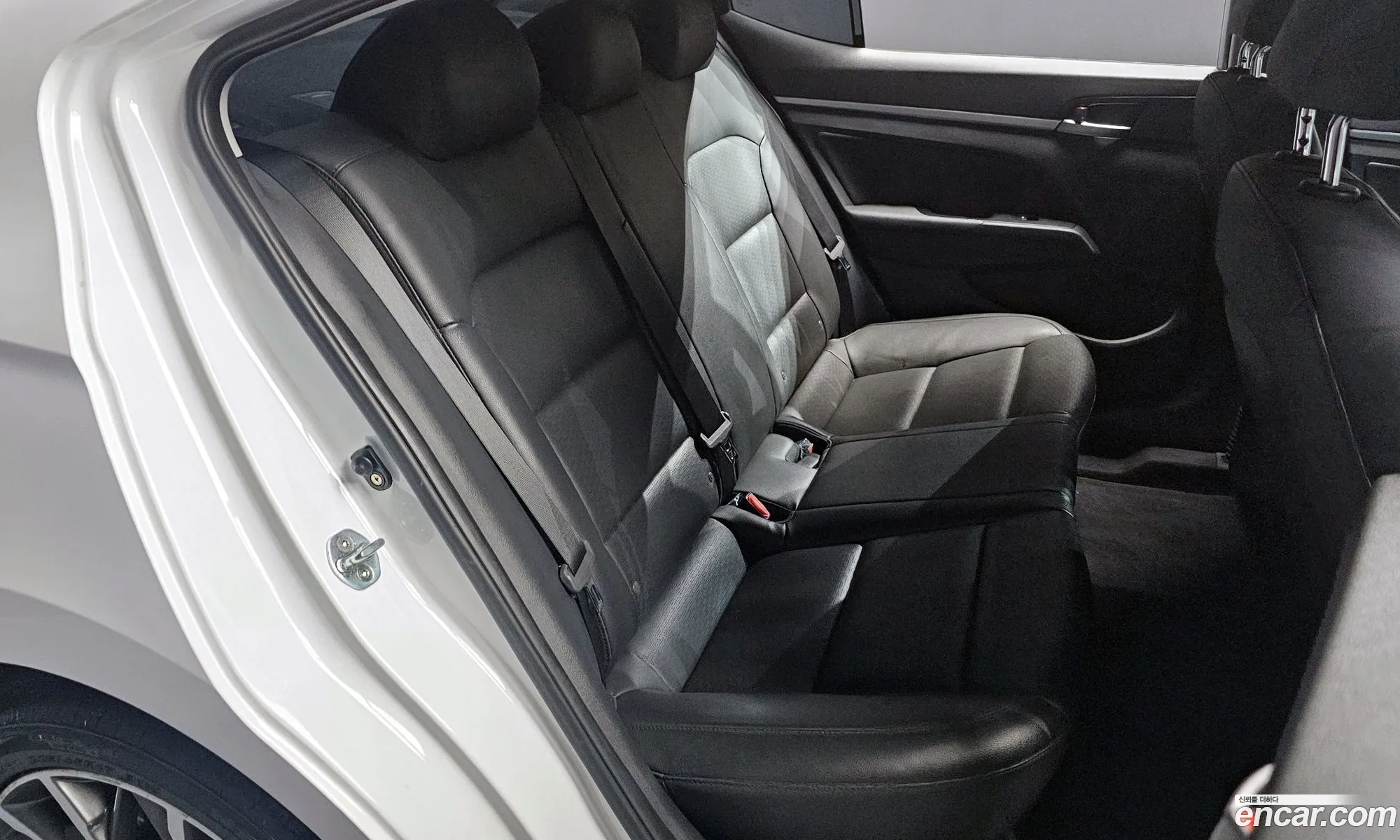 Hyundai Elantra AD 2018 — 12