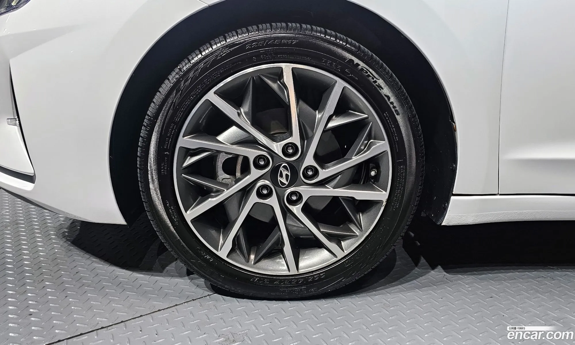 Hyundai Elantra AD 2018 — 13