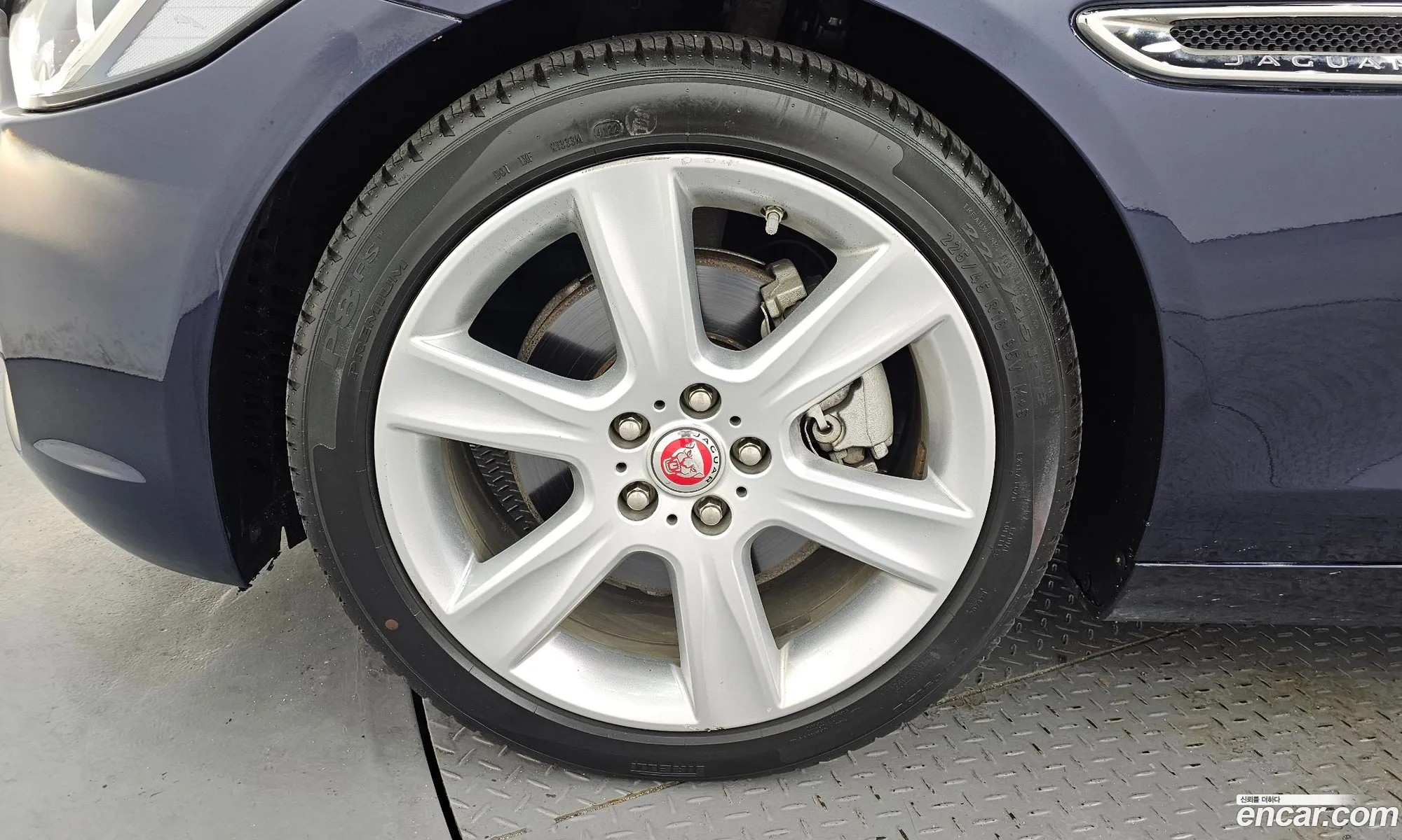 Jaguar XE 2017 SAJAB4BN2HCP03335 — 12