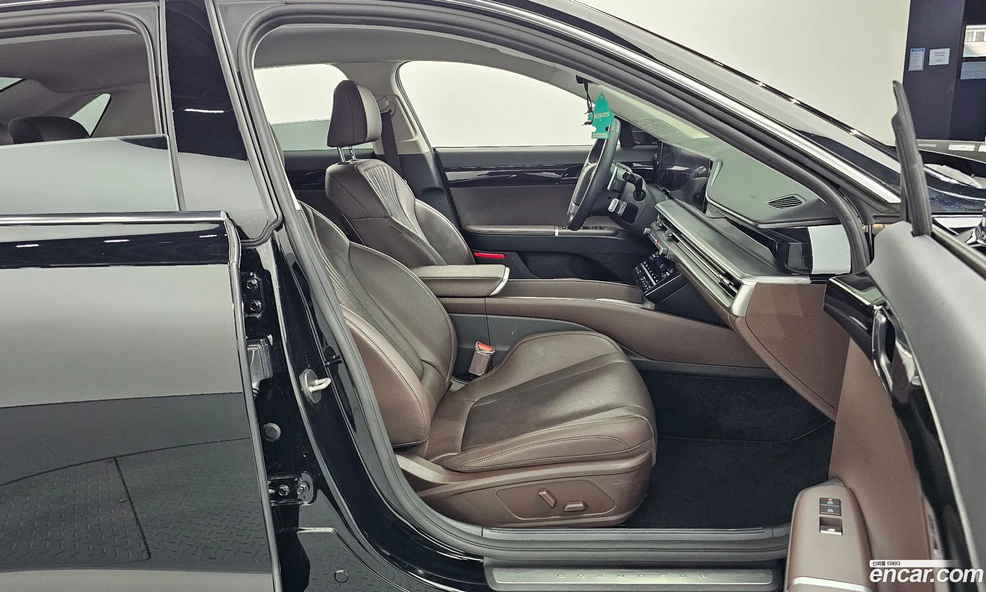 Hyundai Grandeur 2023 — 17