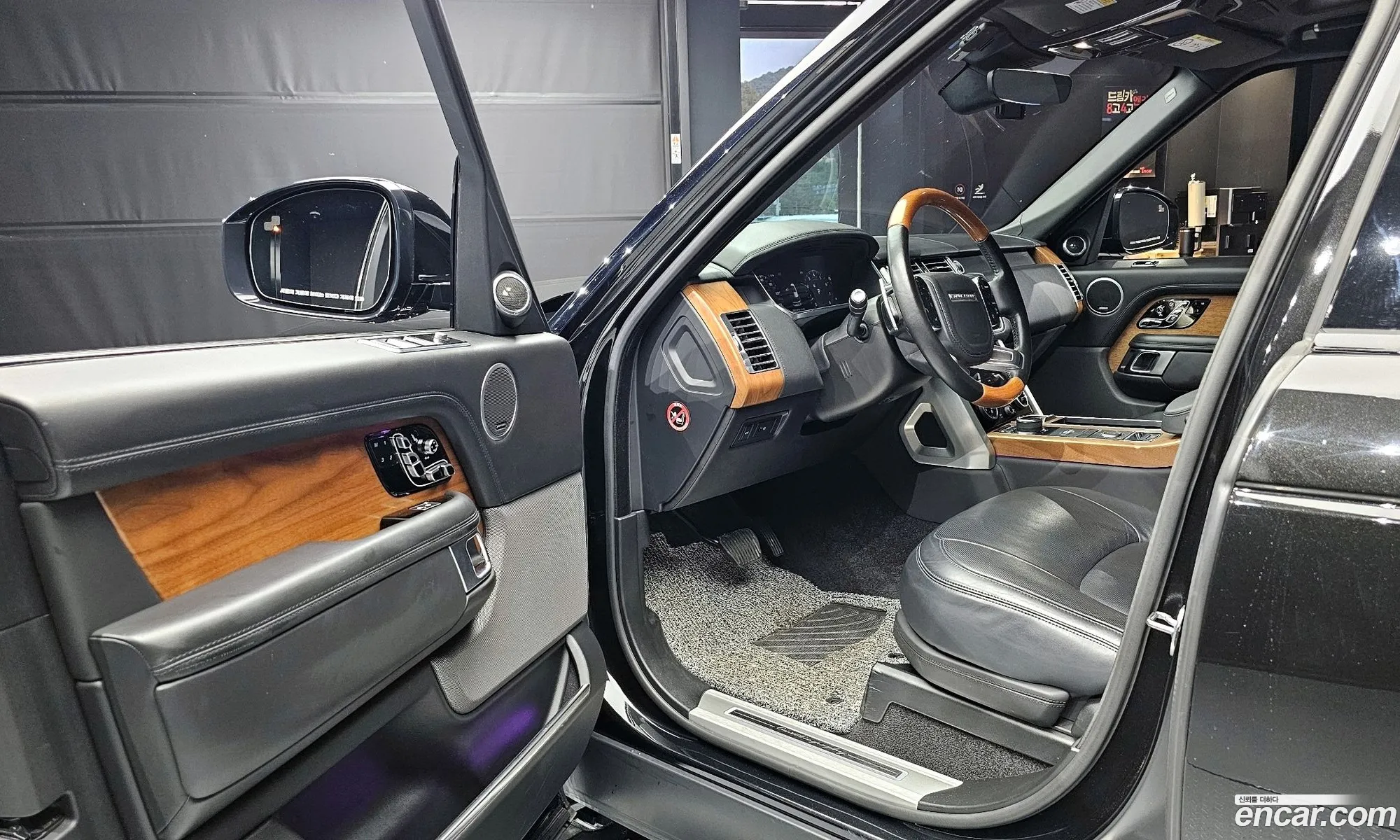 Land Rover Range Rover 2018 SALGA3BE8JA513653 — 18