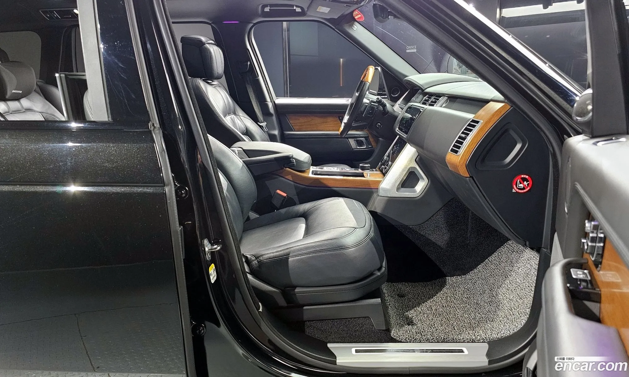 Land Rover Range Rover 2018 SALGA3BE8JA513653 — 10